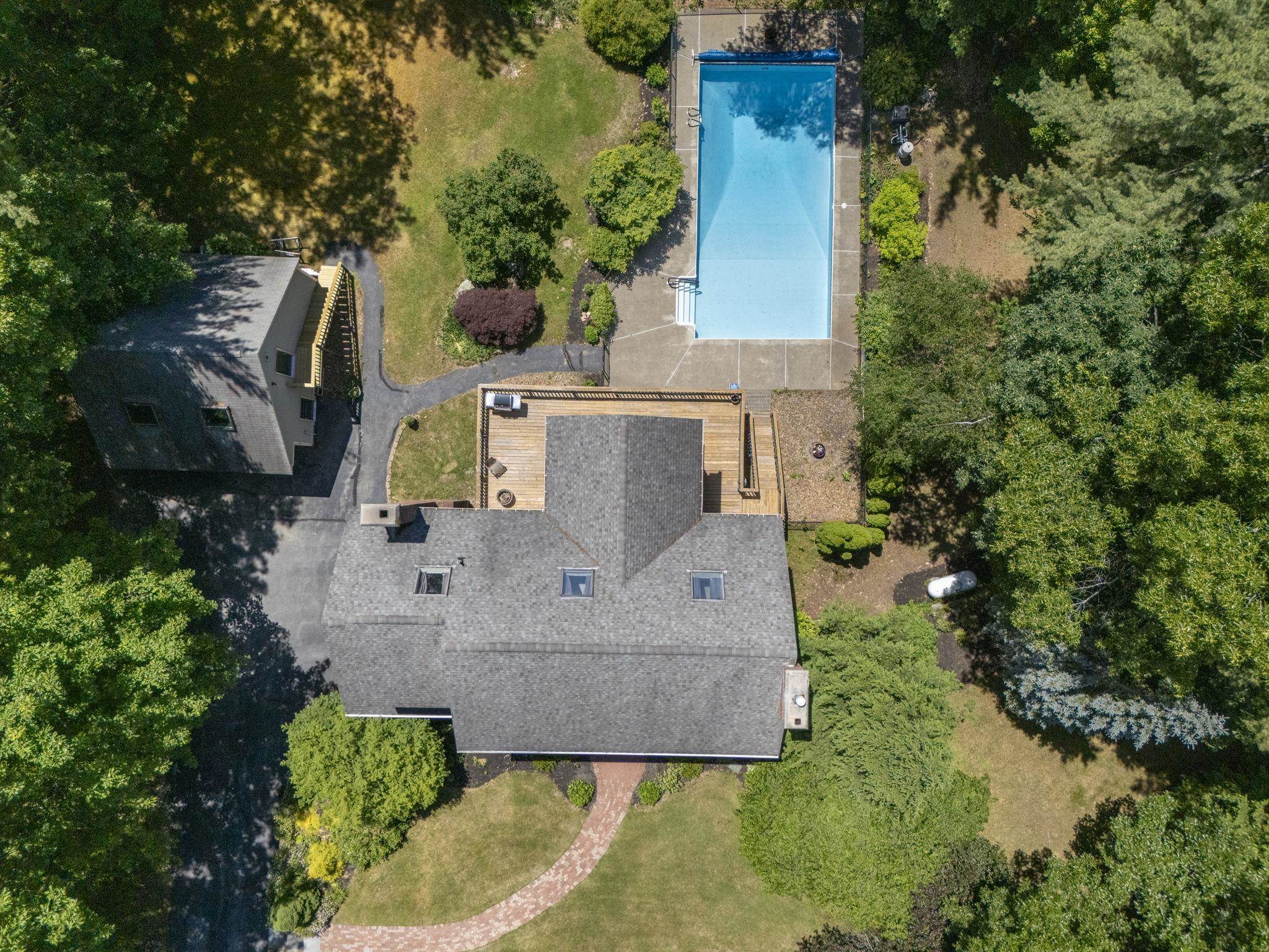 11 Wood Hill Dr, Auburn, NH 03032