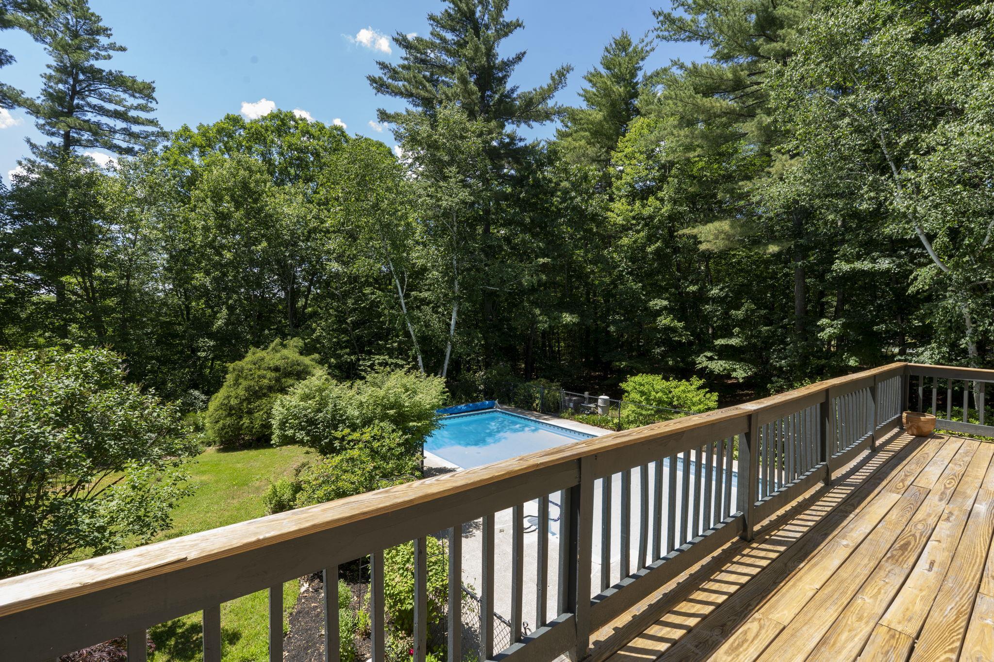 11 Wood Hill Dr, Auburn, NH 03032