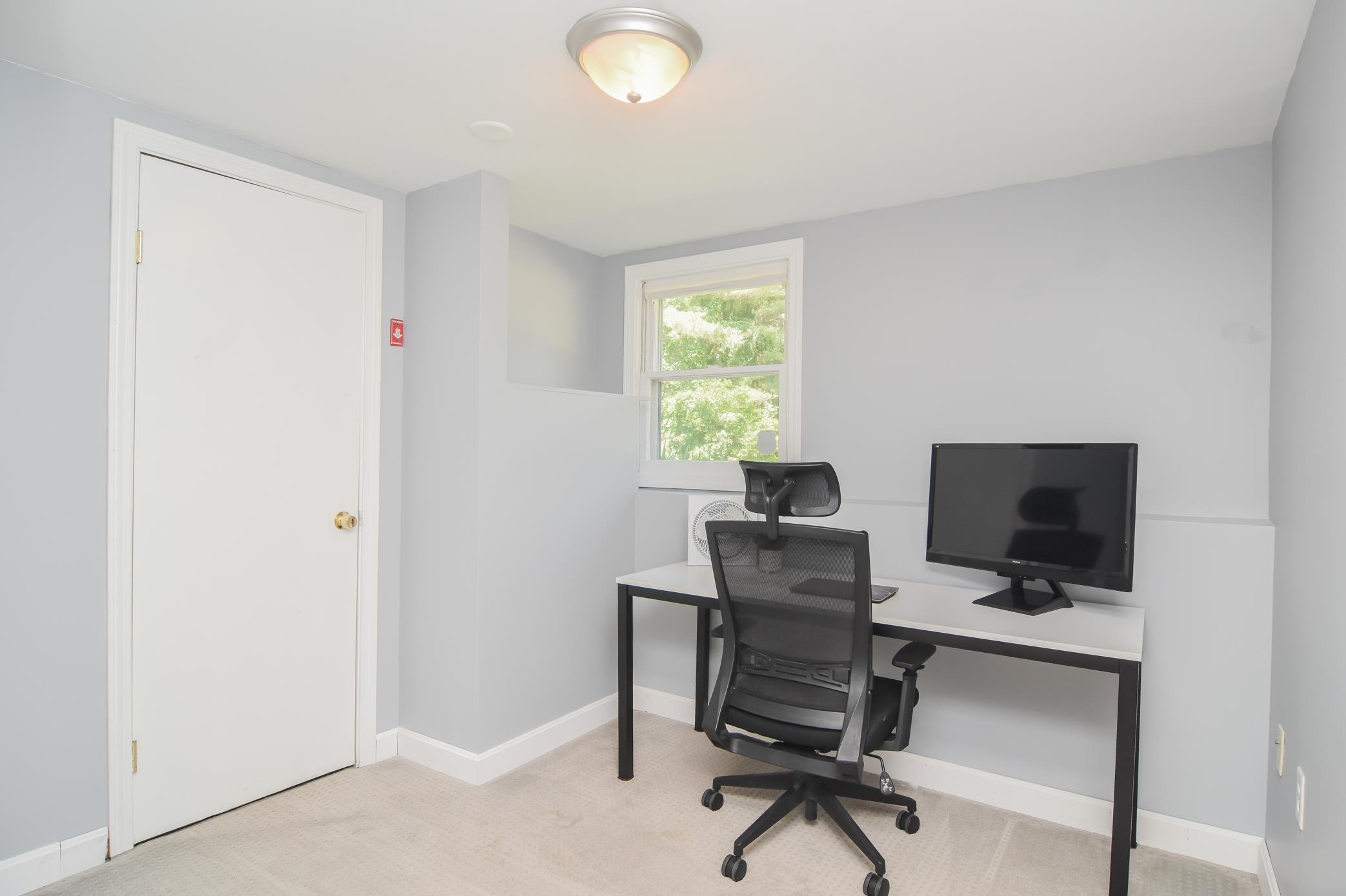 3 Greenleaf St, Merrimack, NH 03054