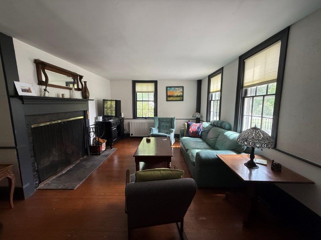 Family Room 25529481