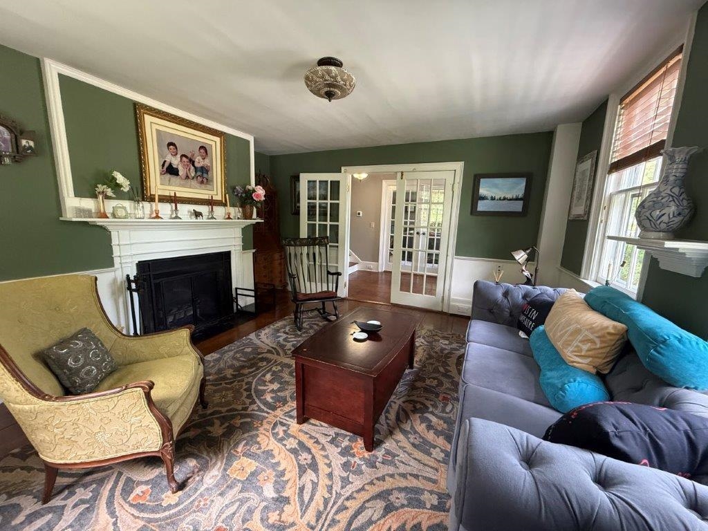 Parlor 25529473