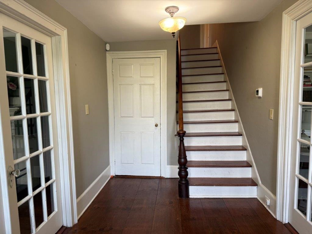Staircase To Second Floor 25529476
