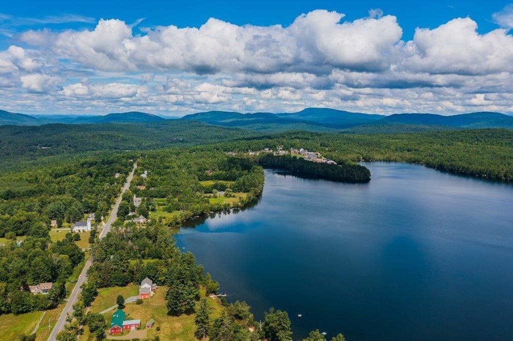 Beautiful Lake 25437528