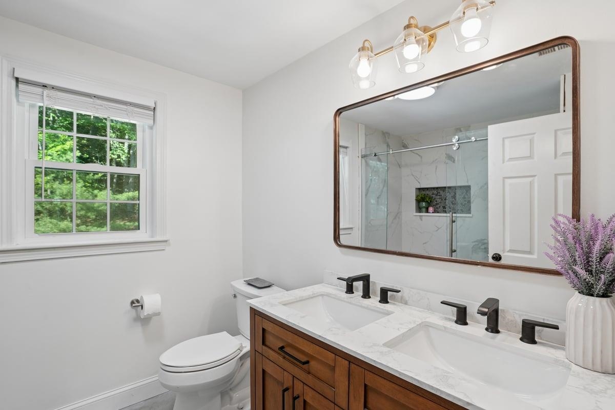 NEWLY RENOVATED PRIMARY BATHROOM