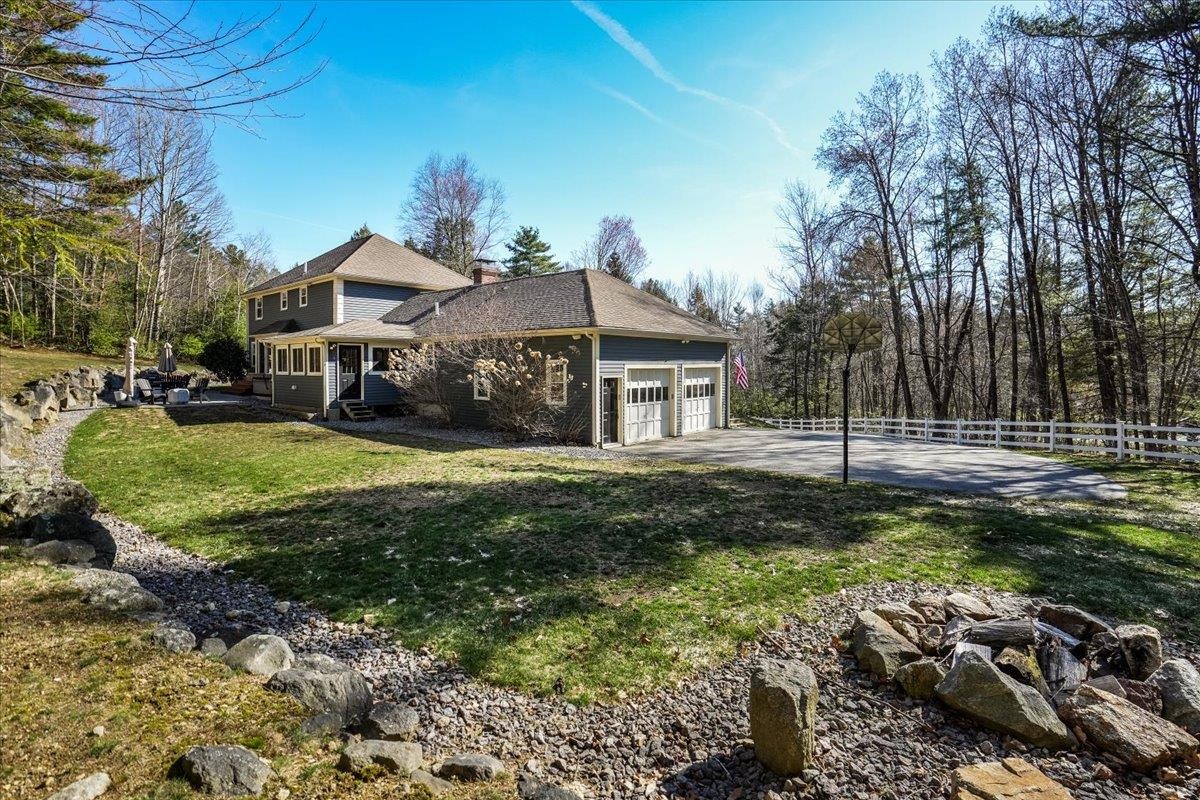 18 Hawk Dr, Bedford, NH 03110