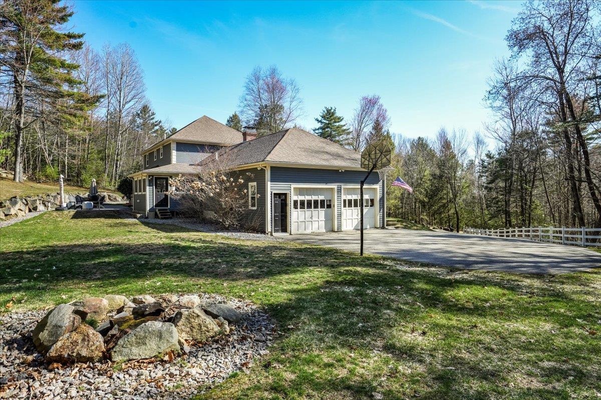 18 Hawk Dr, Bedford, NH 03110