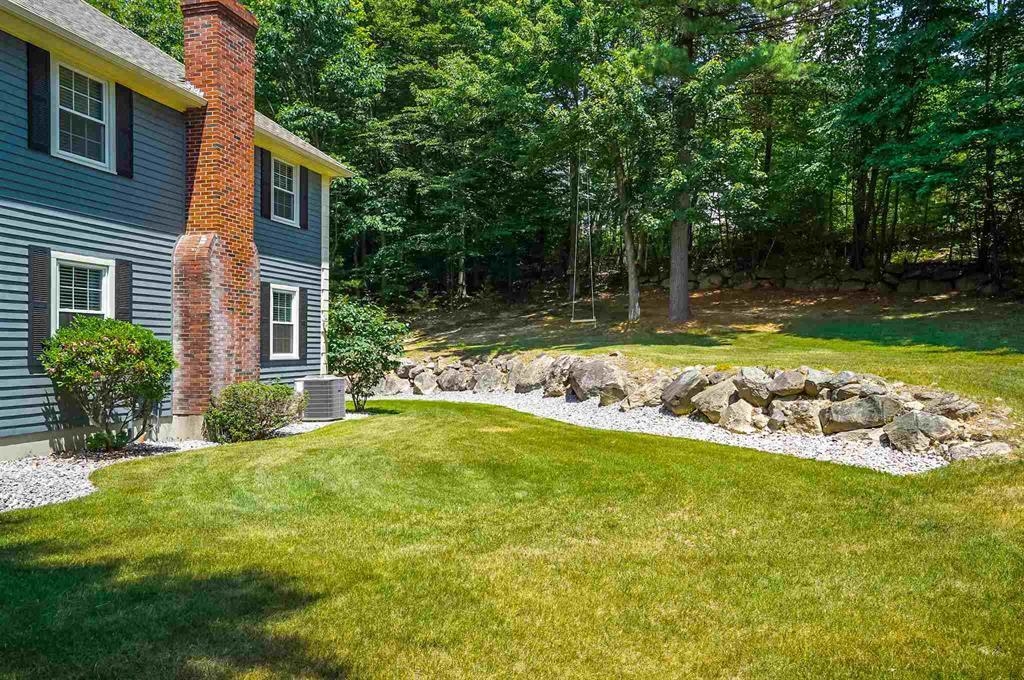 18 Hawk Dr, Bedford, NH 03110