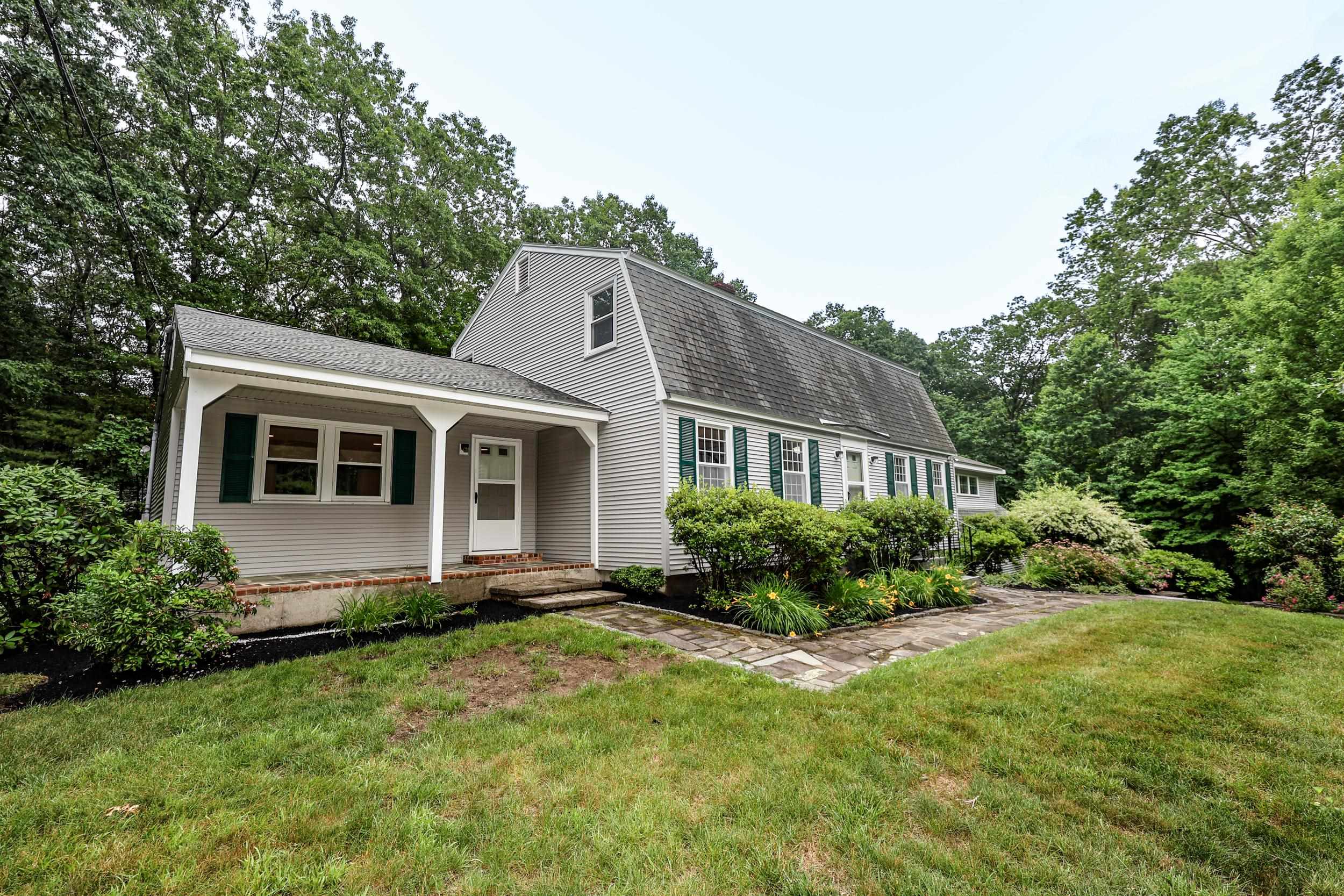 20 Wheaton Dr, Pelham, NH 03076
