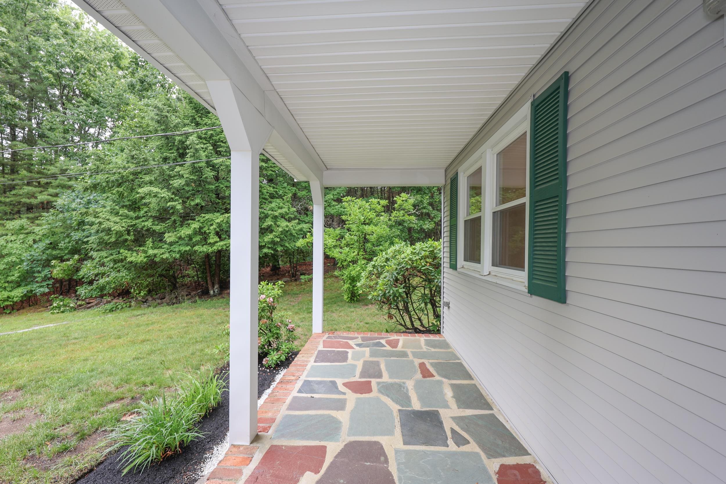 20 Wheaton Dr, Pelham, NH 03076