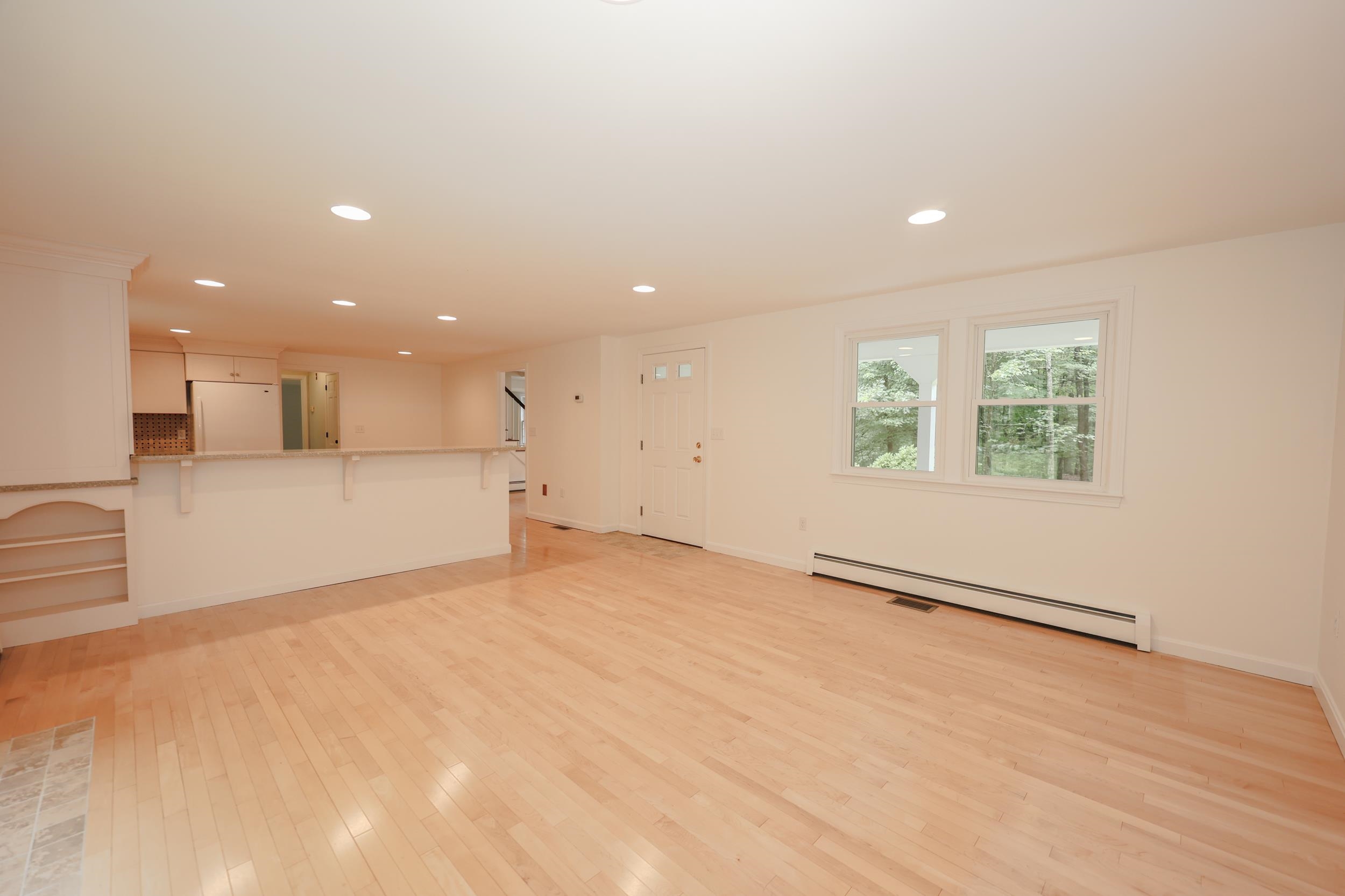 20 Wheaton Dr, Pelham, NH 03076