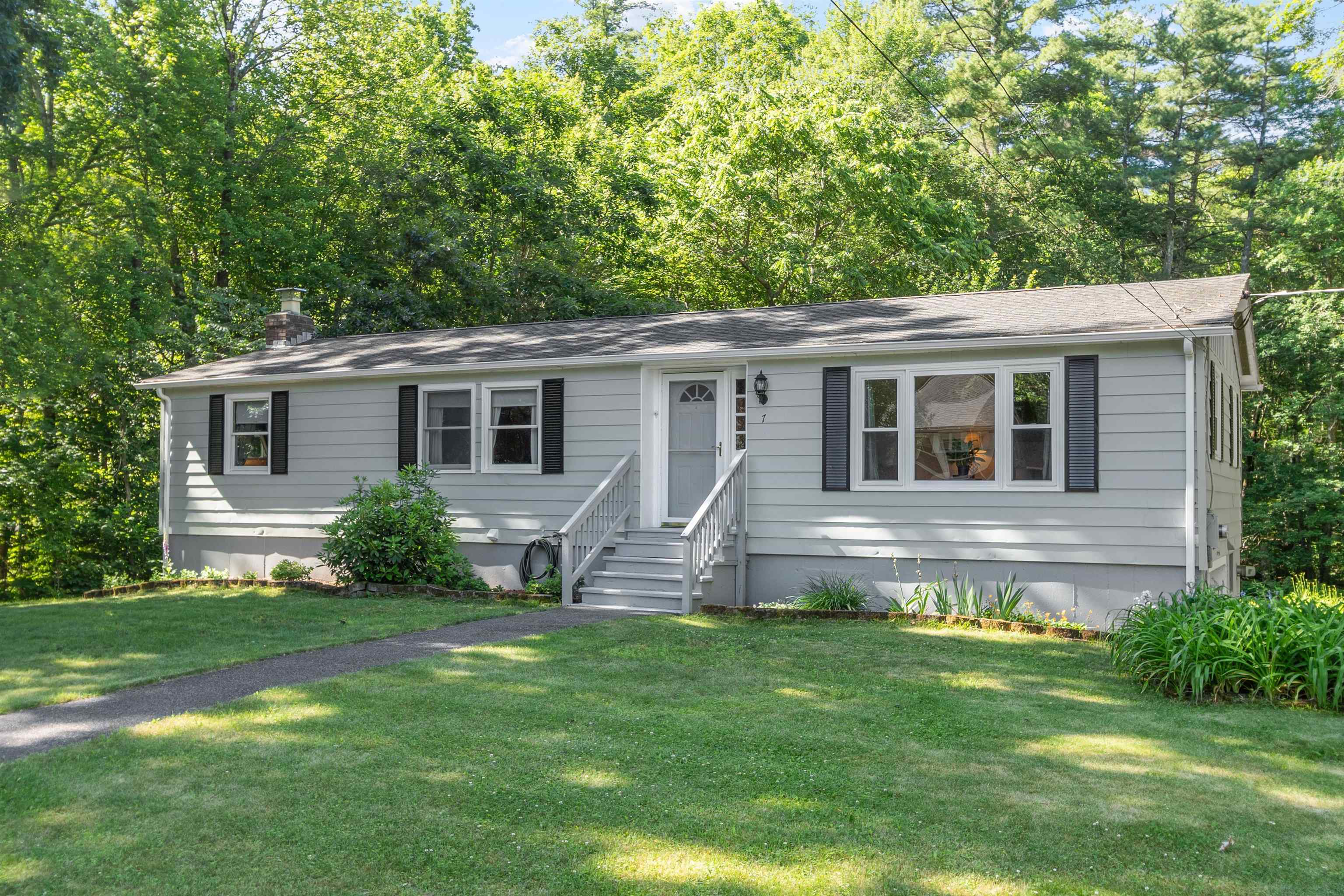 7 Al St, Derry, NH 03038