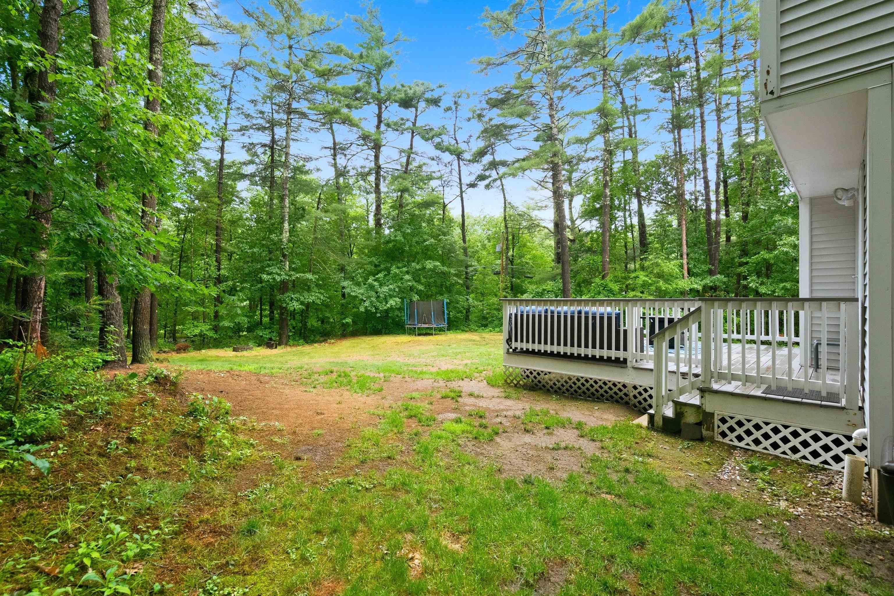 1 Cricket Hill Dr, Amherst, NH 03031