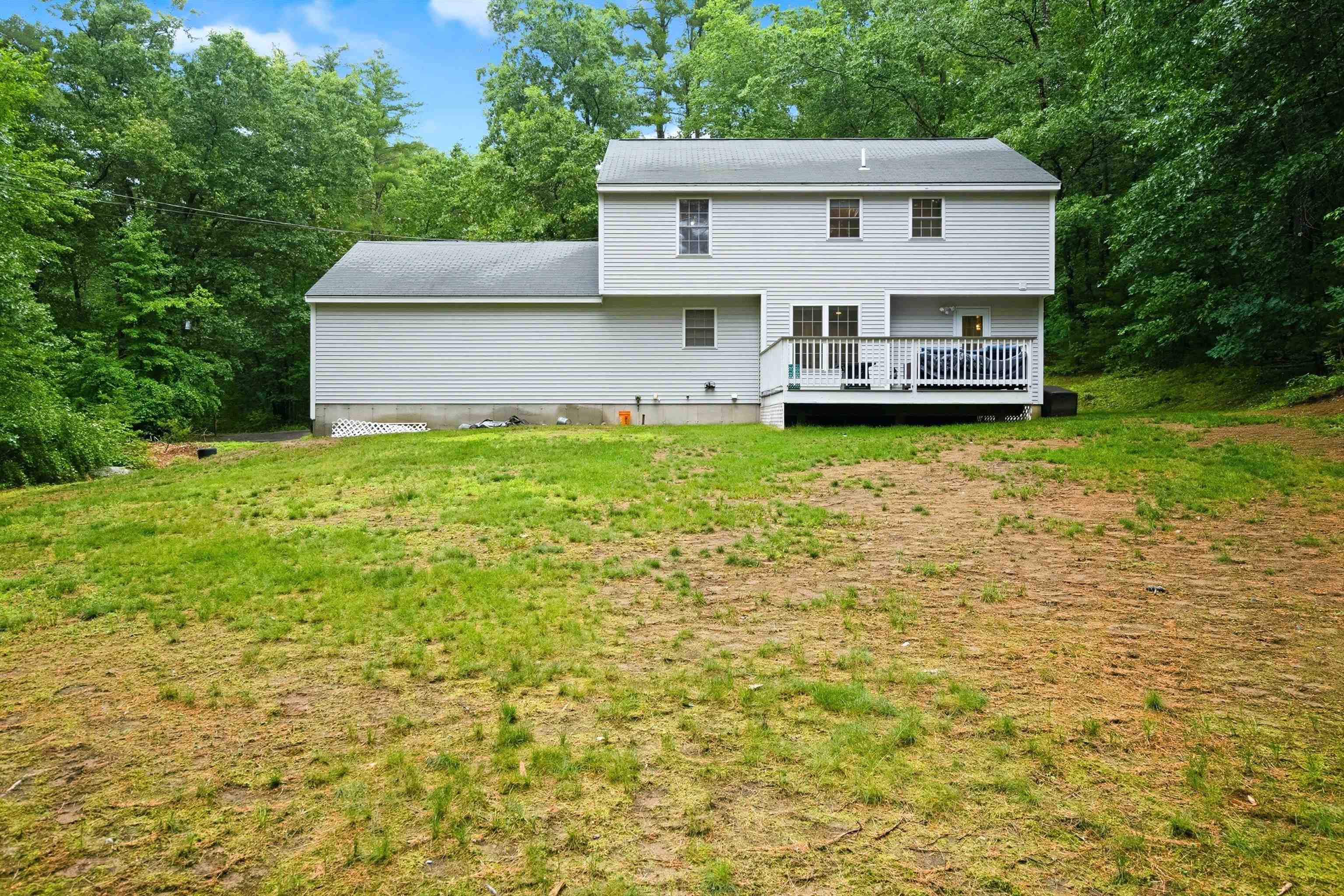 1 Cricket Hill Dr, Amherst, NH 03031