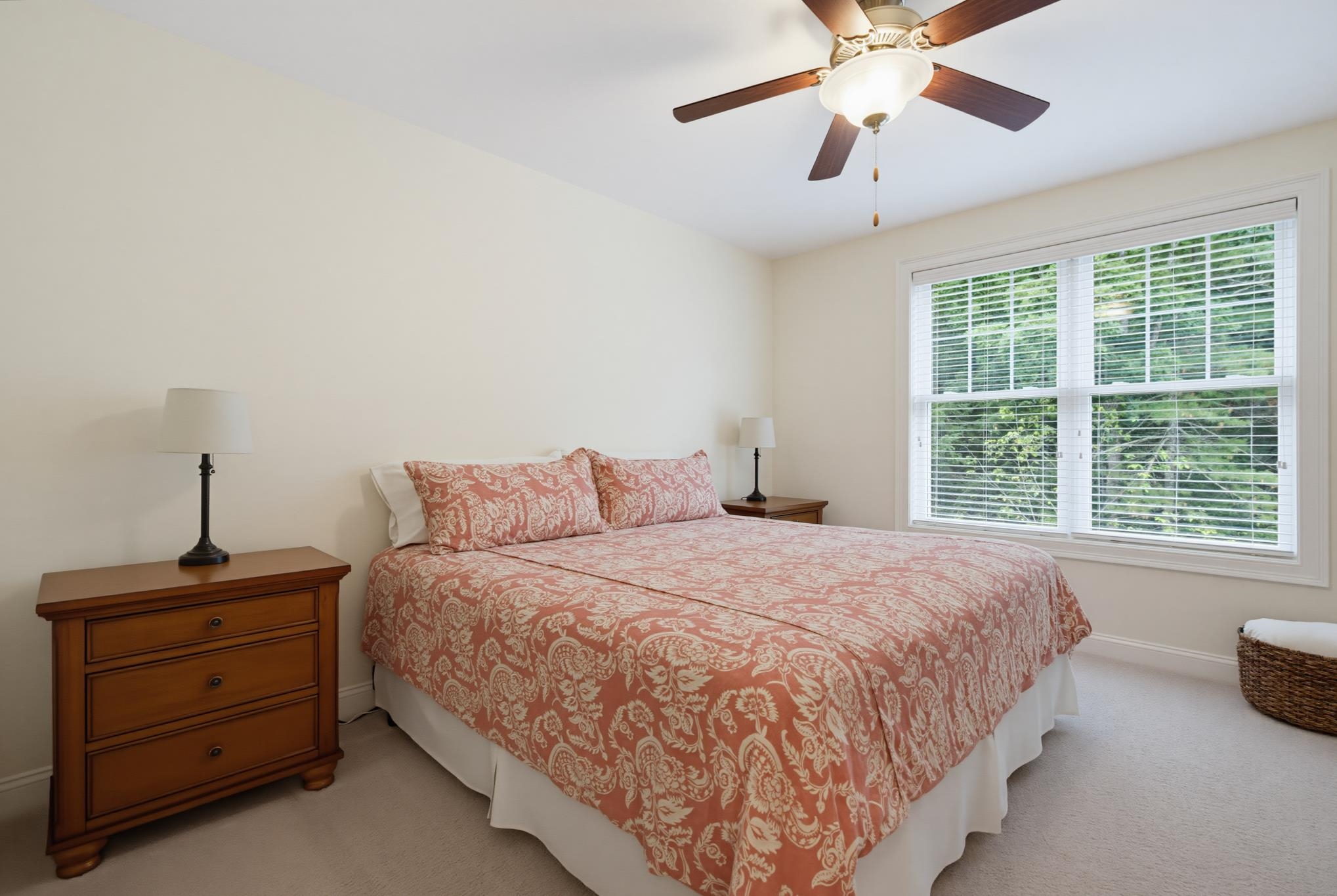 33 Chisholm Farm Dr, Stratham, NH 03885