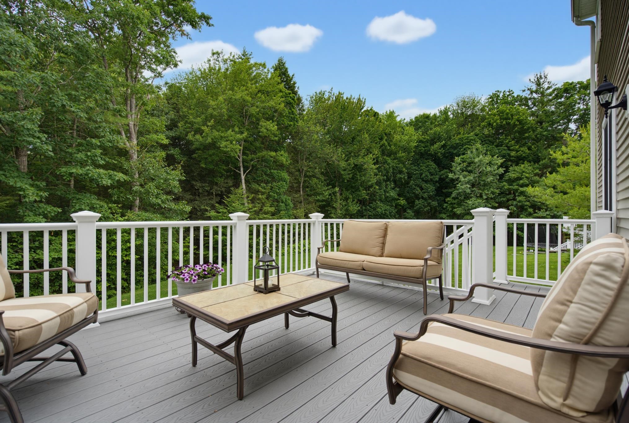 33 Chisholm Farm Dr, Stratham, NH 03885