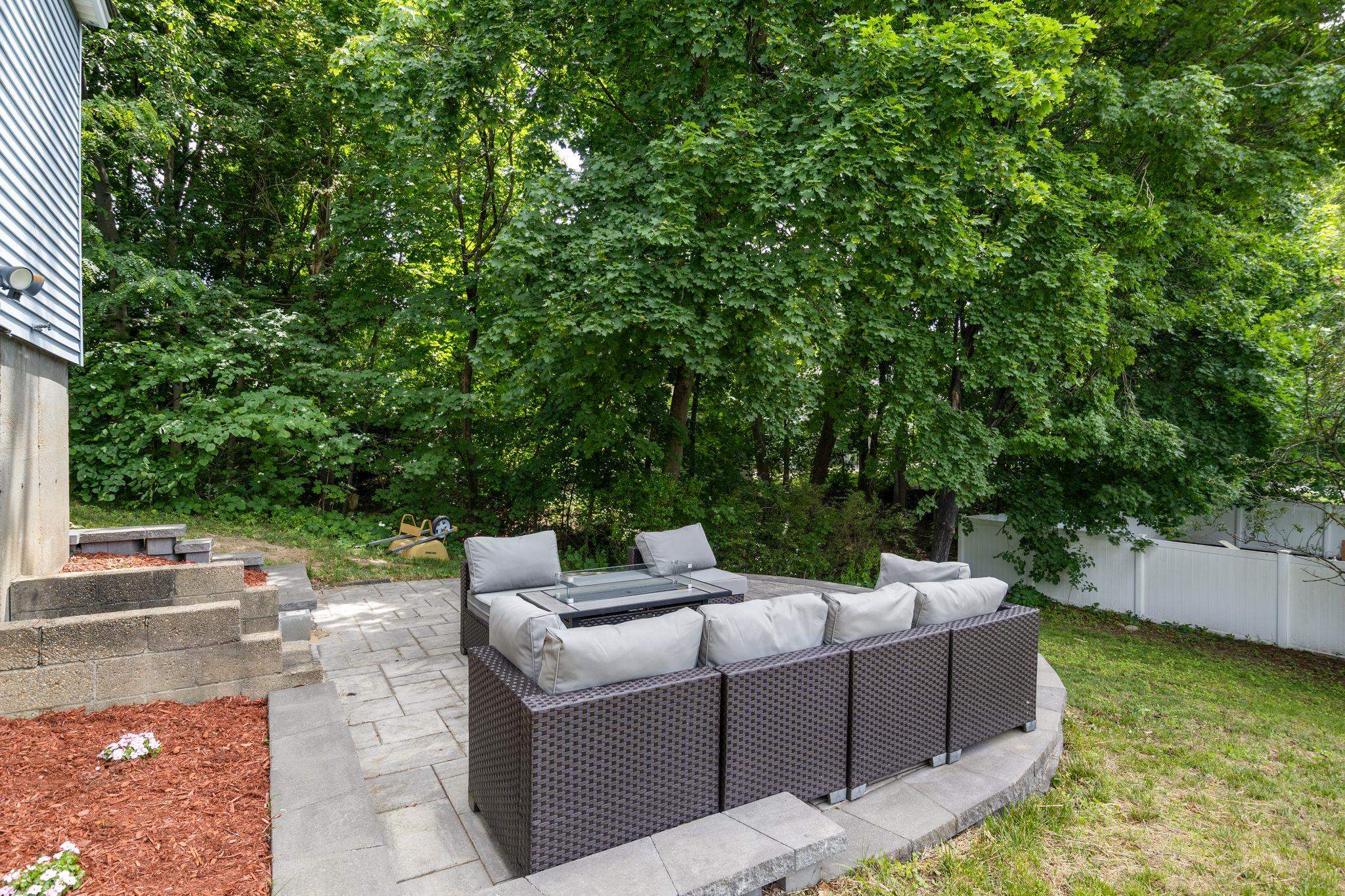 493 Laurel St, Manchester, NH 03103
