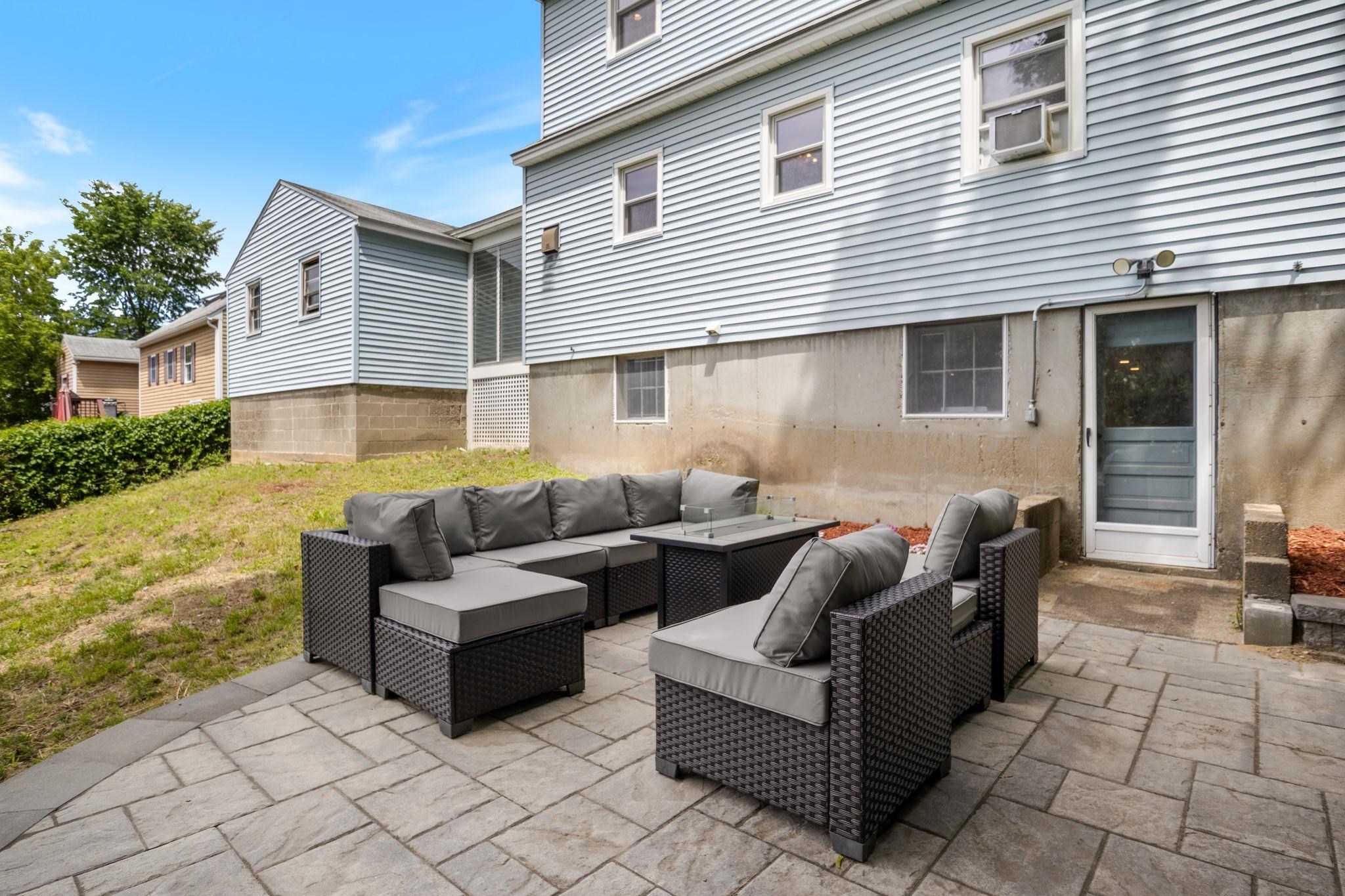493 Laurel St, Manchester, NH 03103