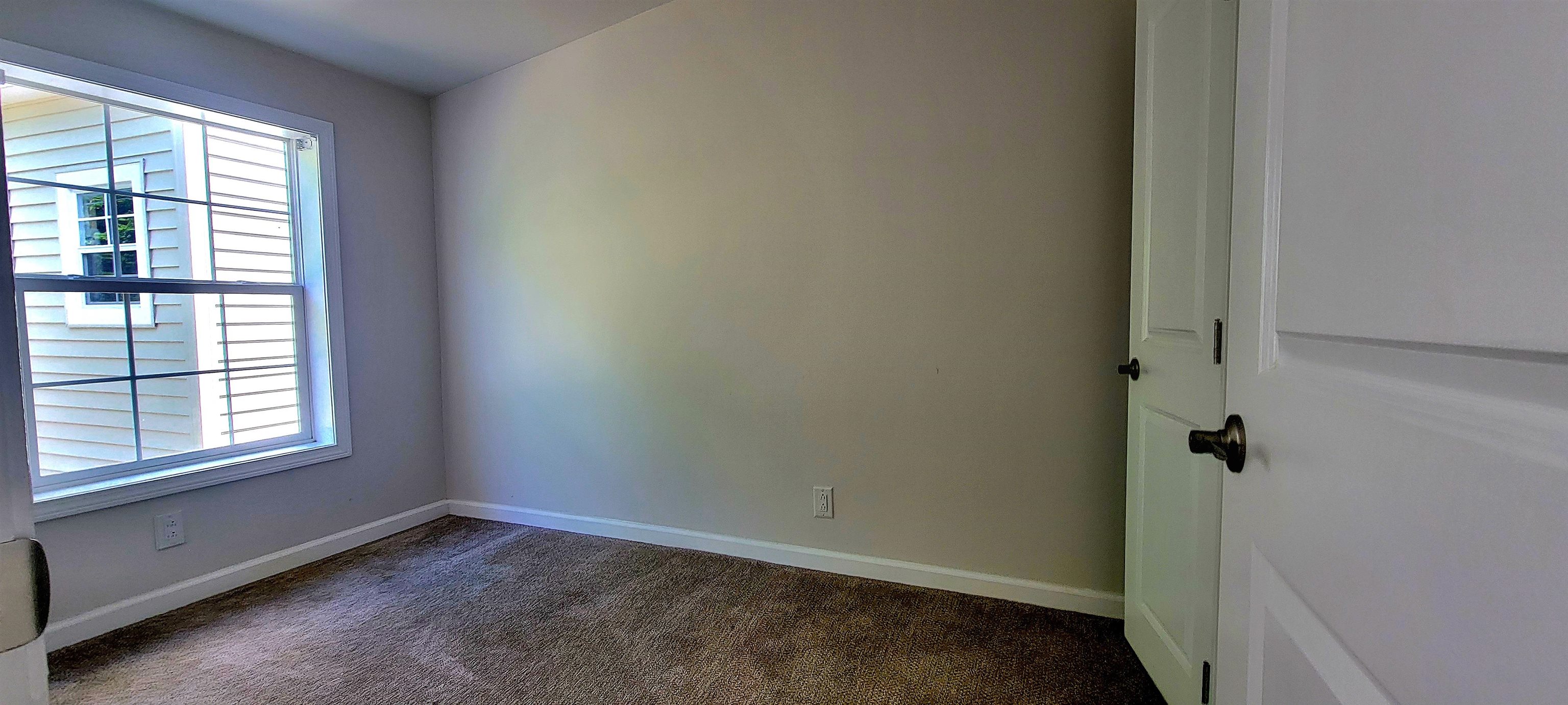 16 Magnolia Ln, Belmont, NH 03220