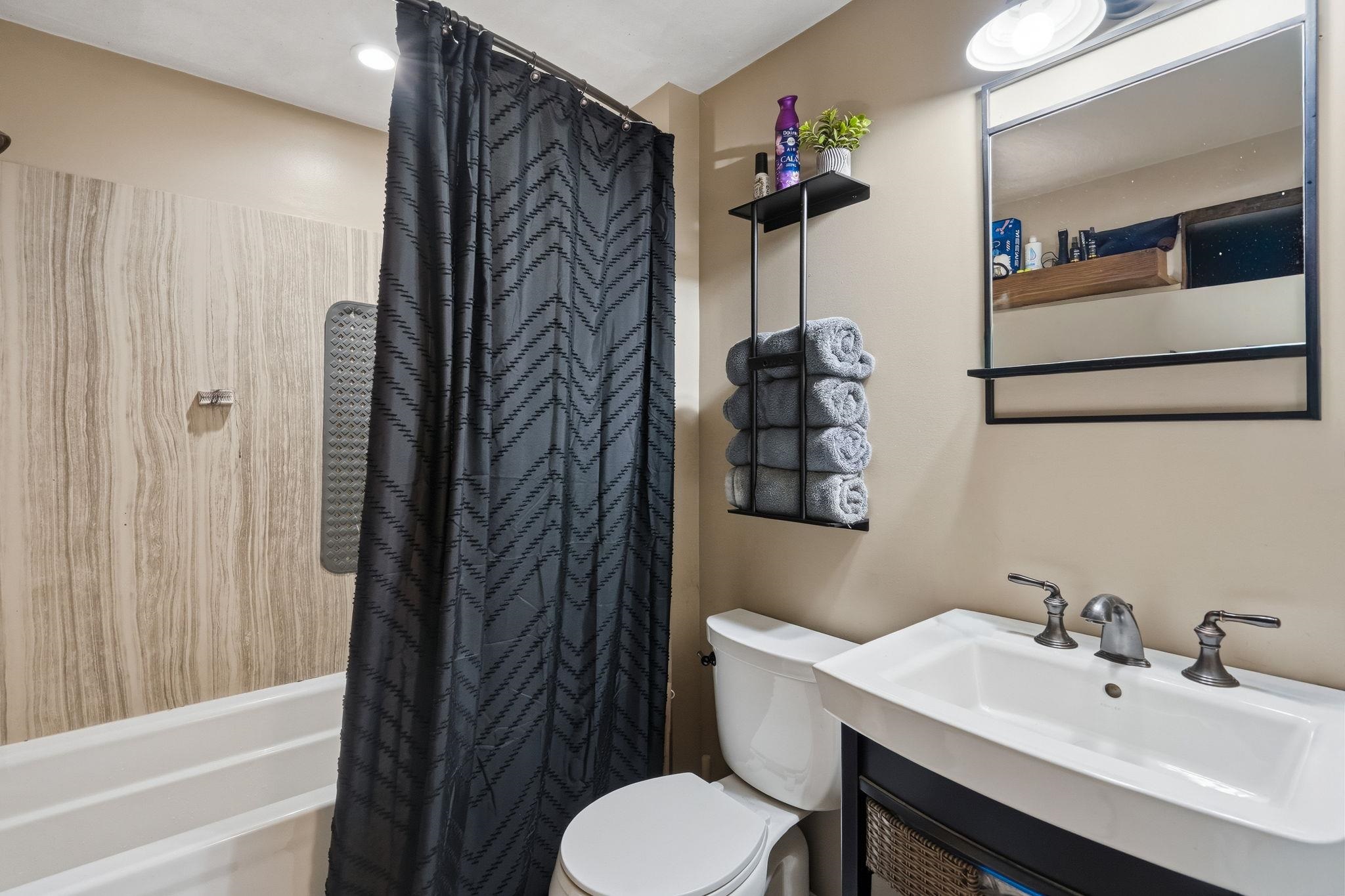 10 First St, Canaan, NH 03741