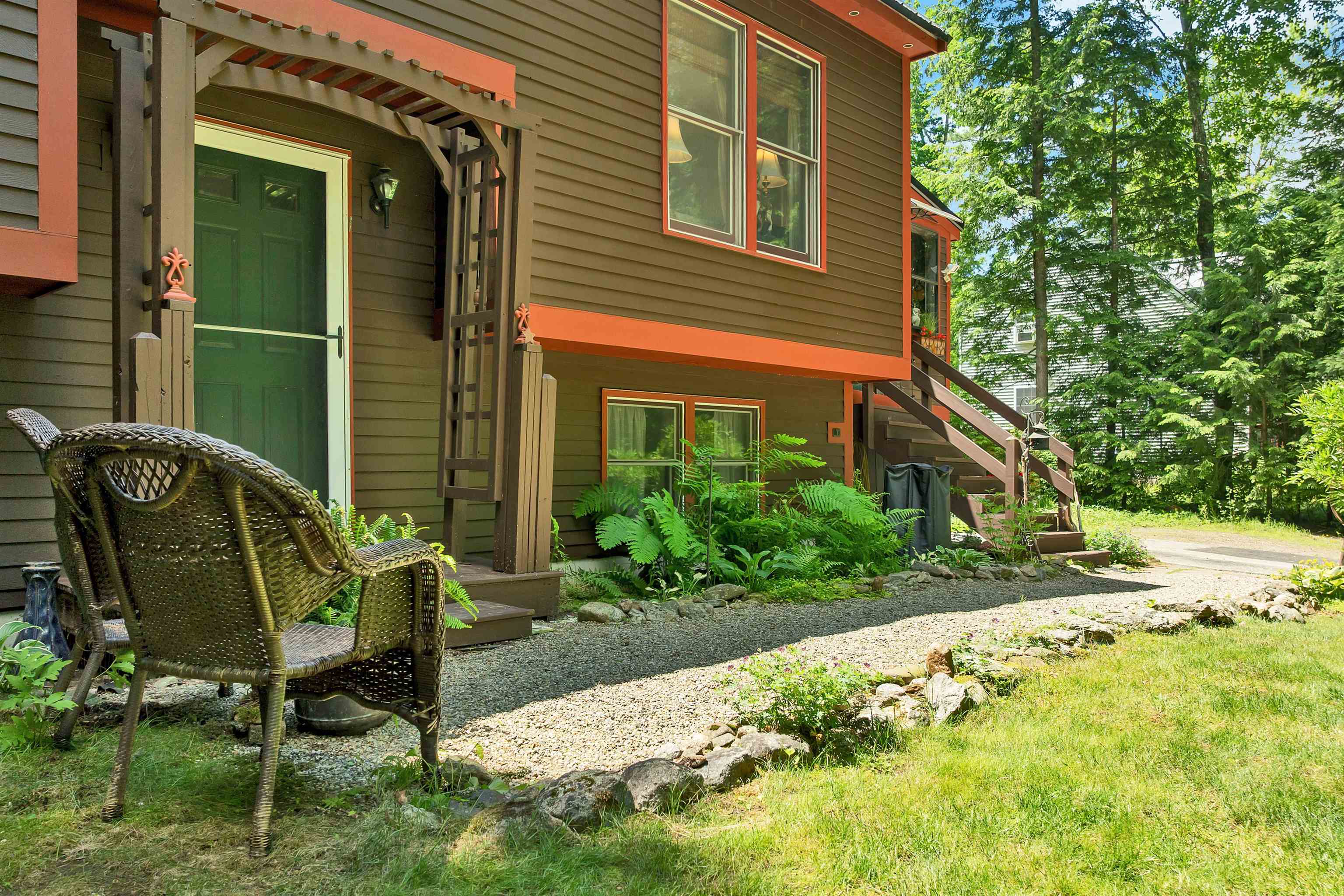8 New London Dr, Barnstead, NH 03225