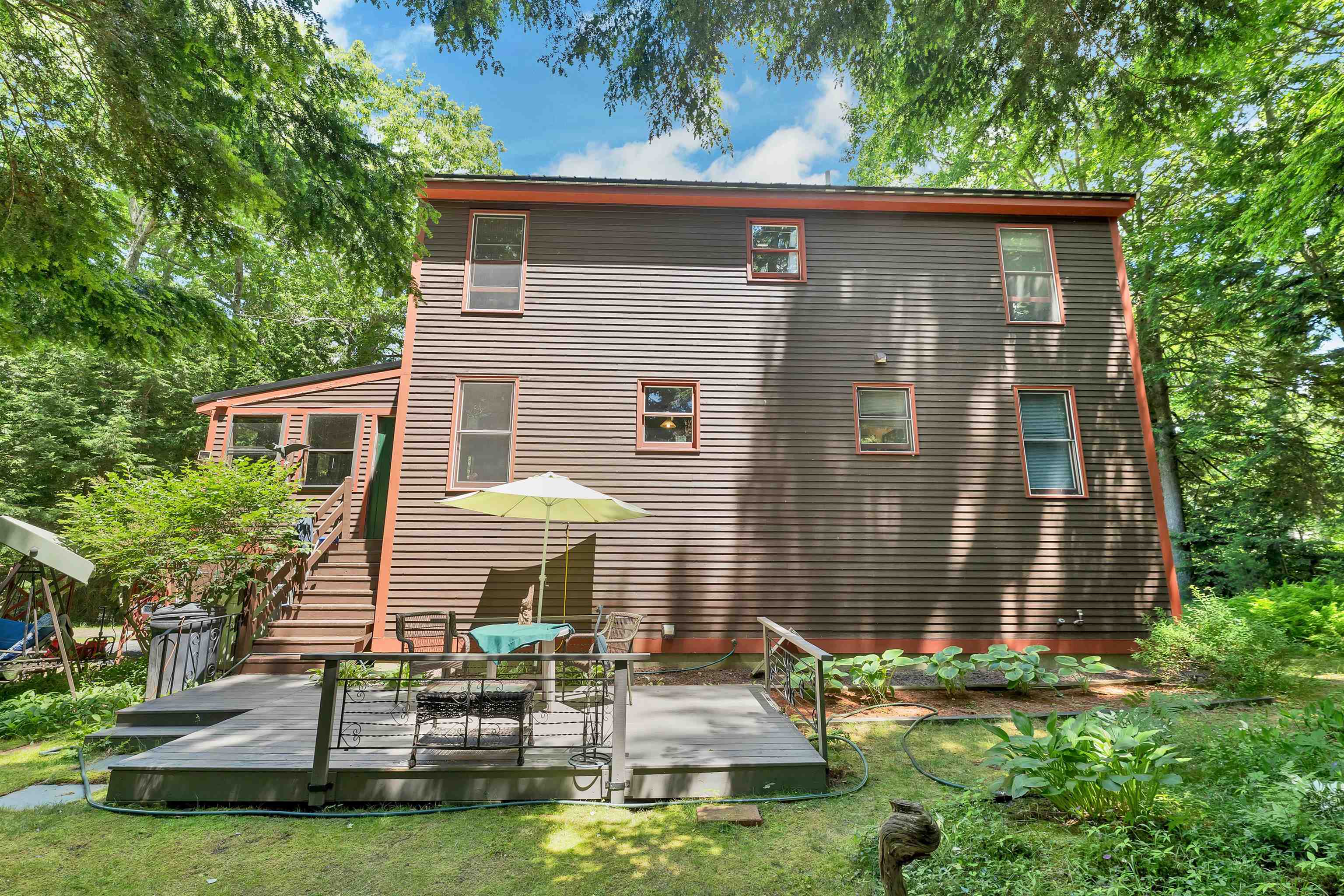 8 New London Dr, Barnstead, NH 03225