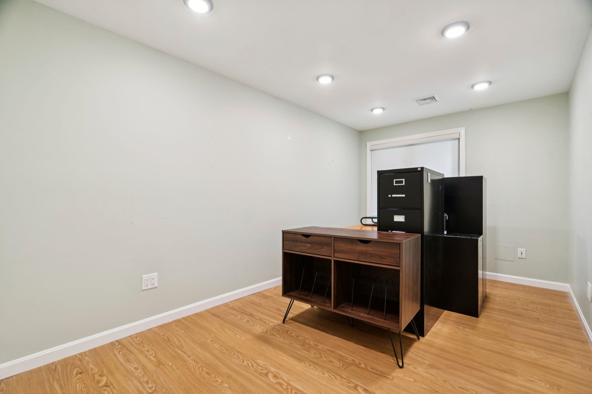 Office 25623893