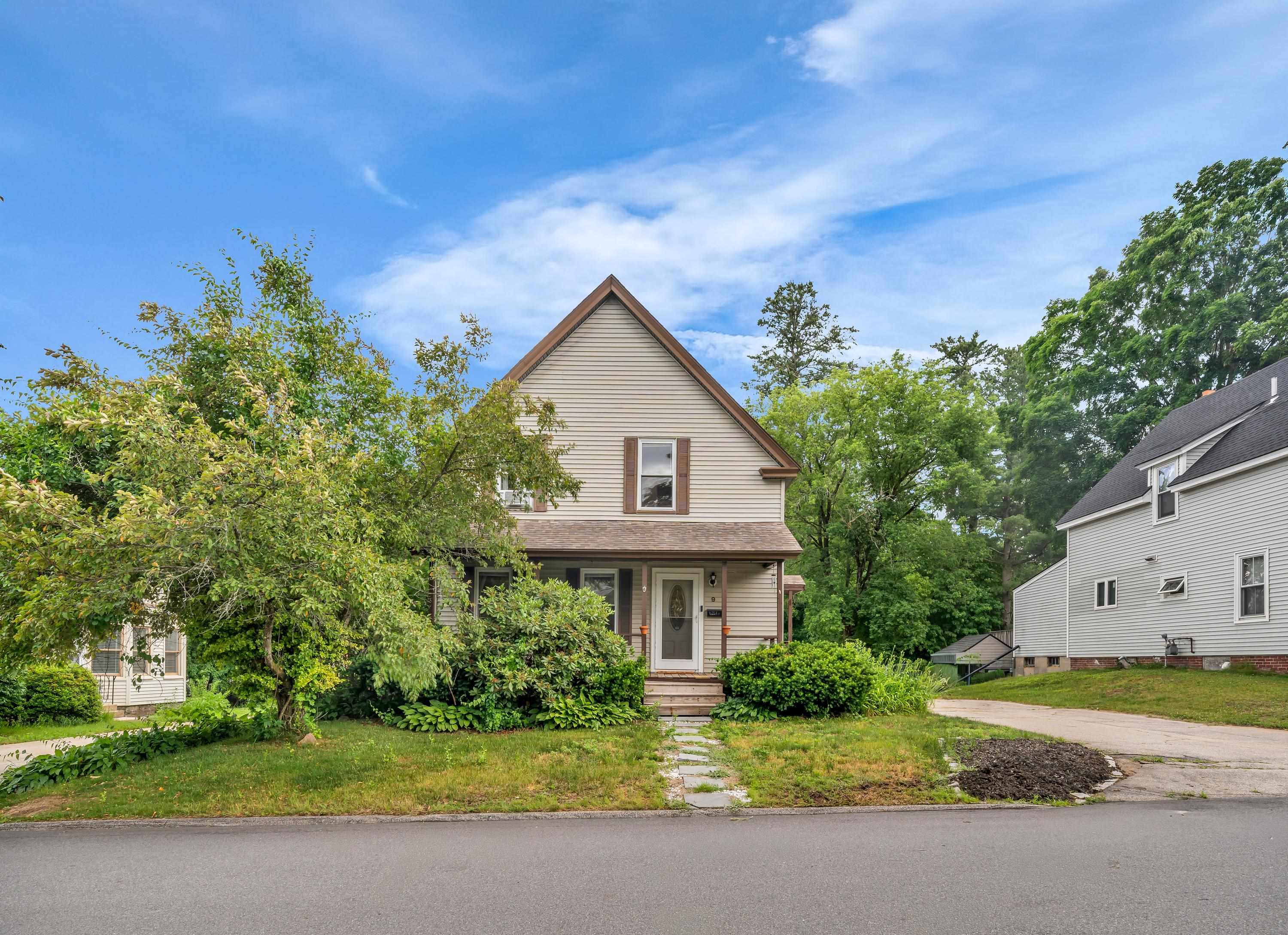 9 Grove St, Derry, NH 03038