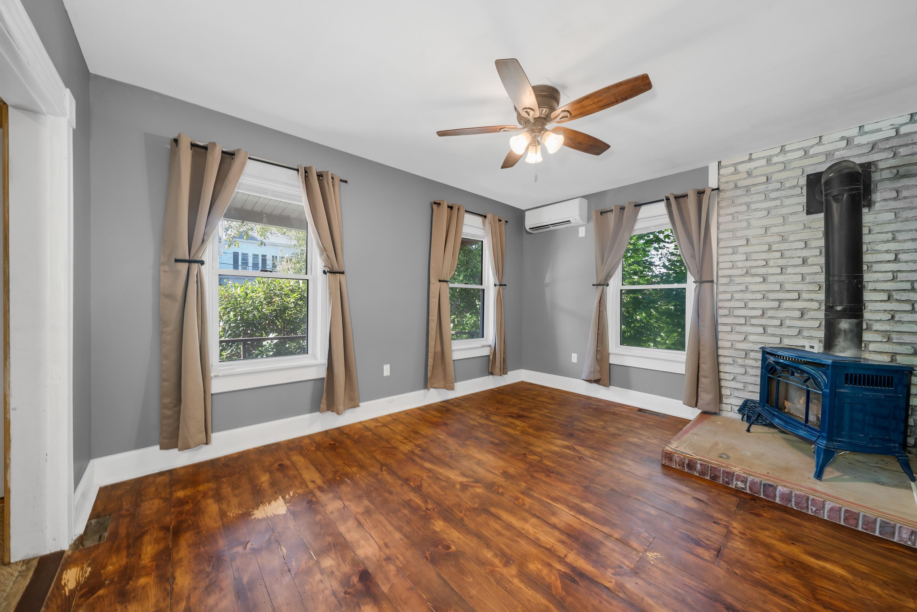 9 Grove St, Derry, NH 03038