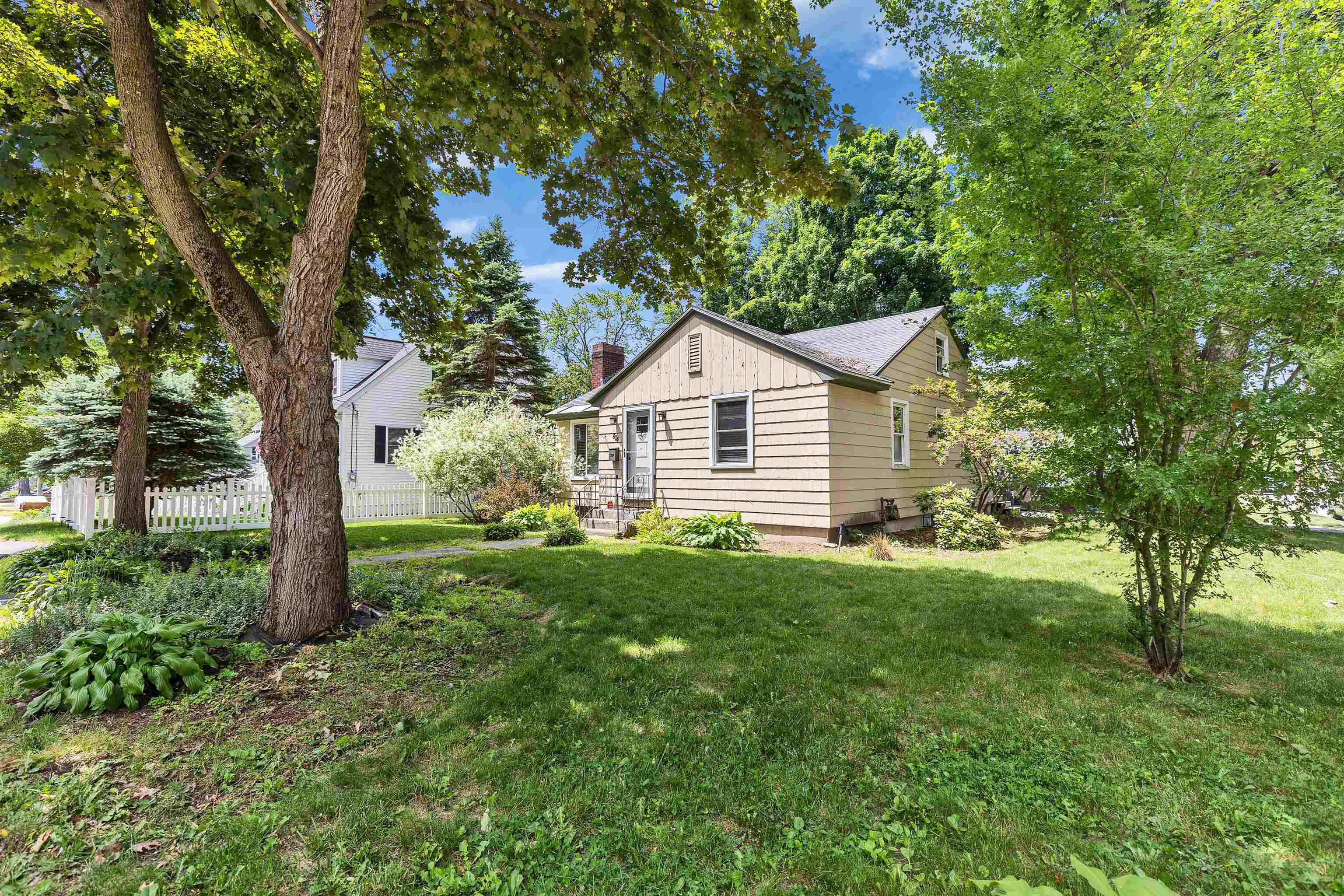 874 Belmont St, Manchester, NH 03104