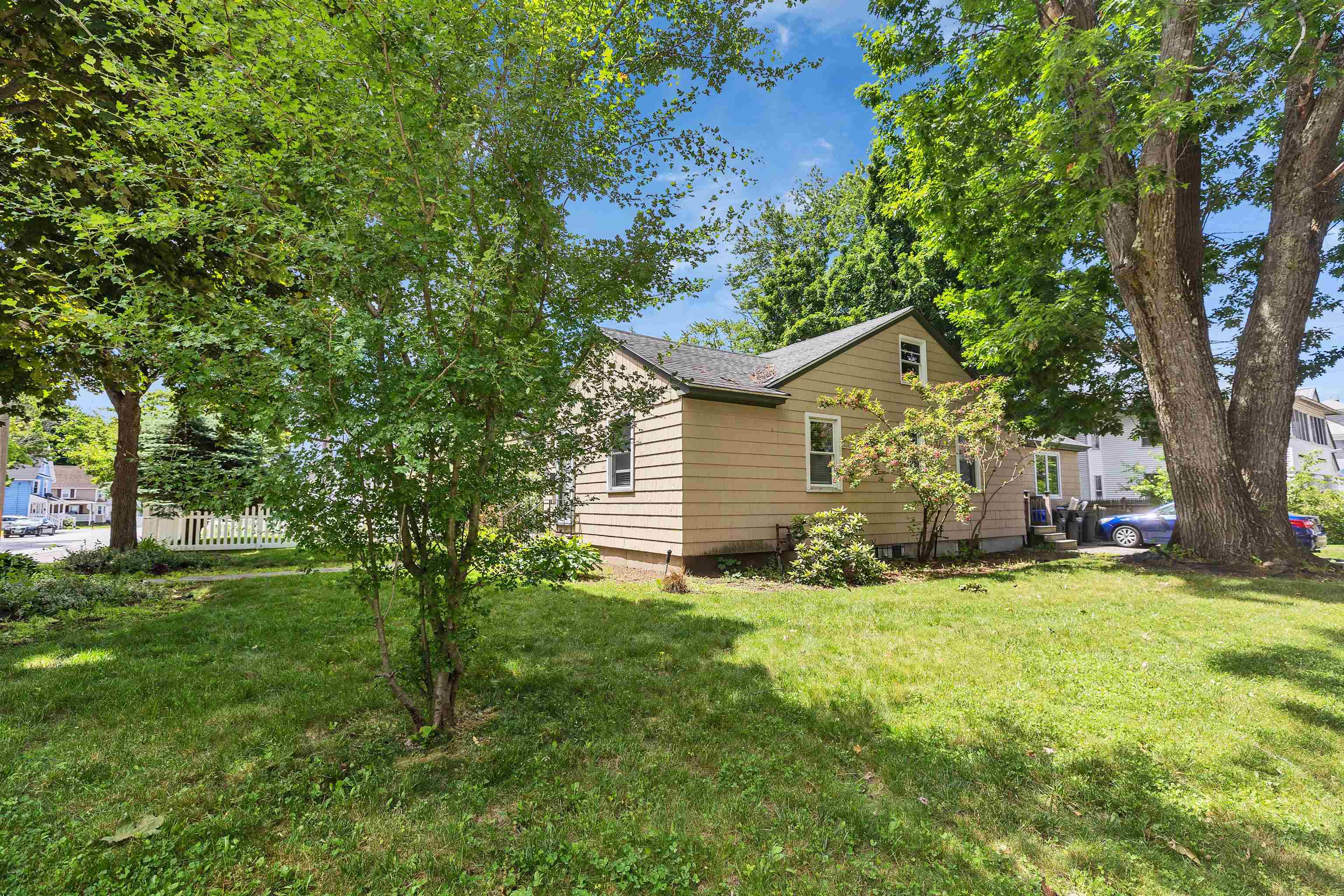 874 Belmont St, Manchester, NH 03104