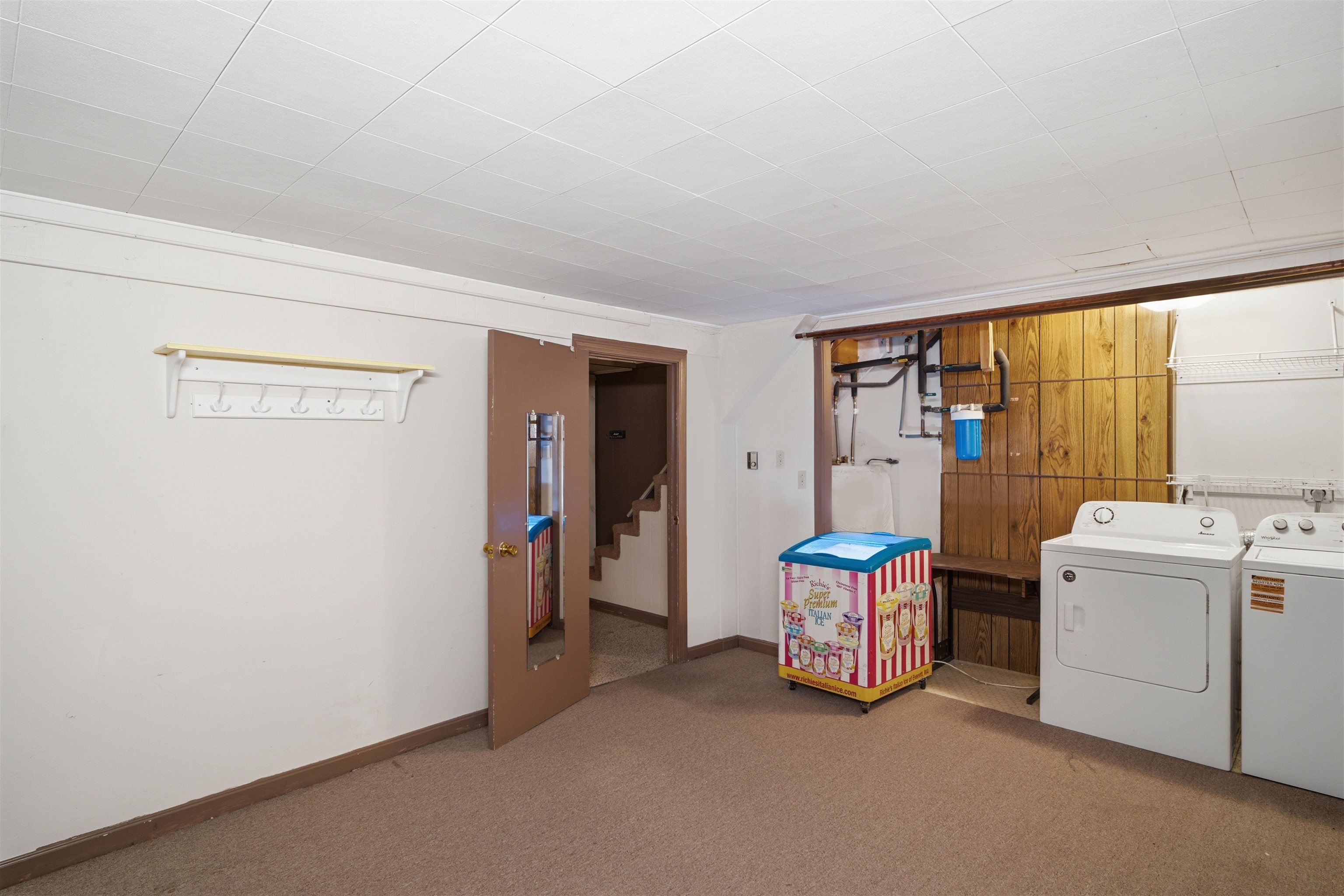 9 Midridge Cir, Londonderry, NH 03053