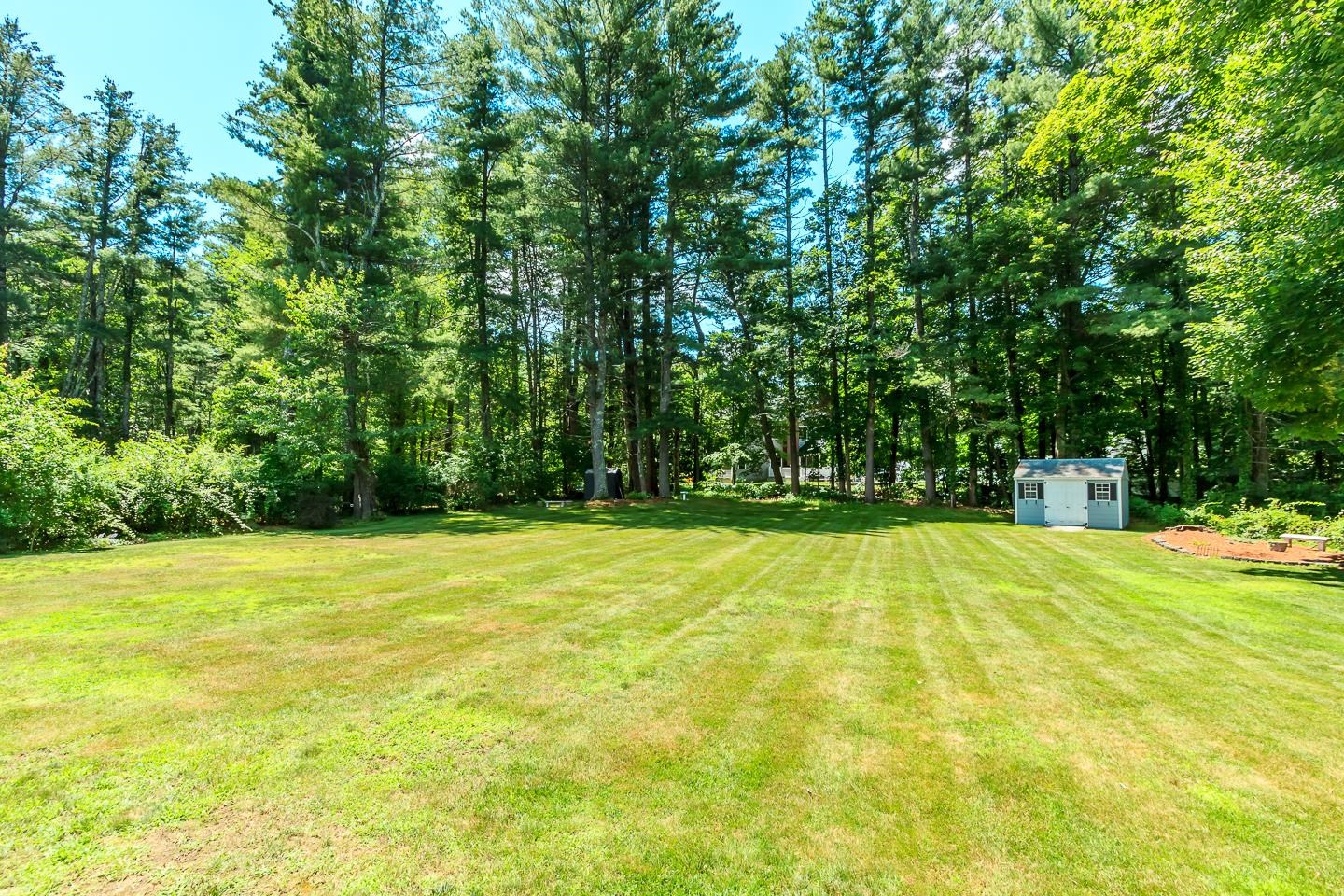 43 Bluff St, Salem, NH 03079