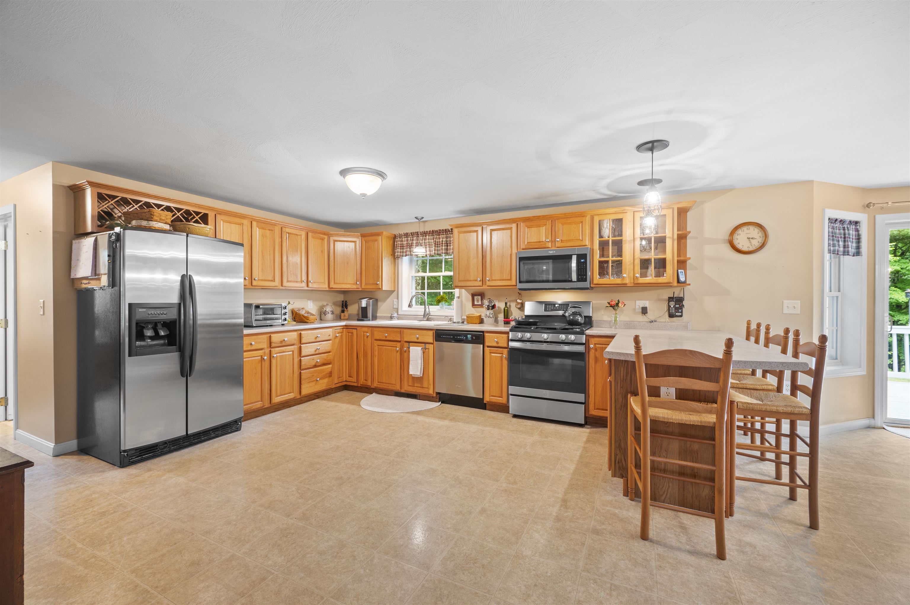 25 Melba Dr, Hudson, NH 03051