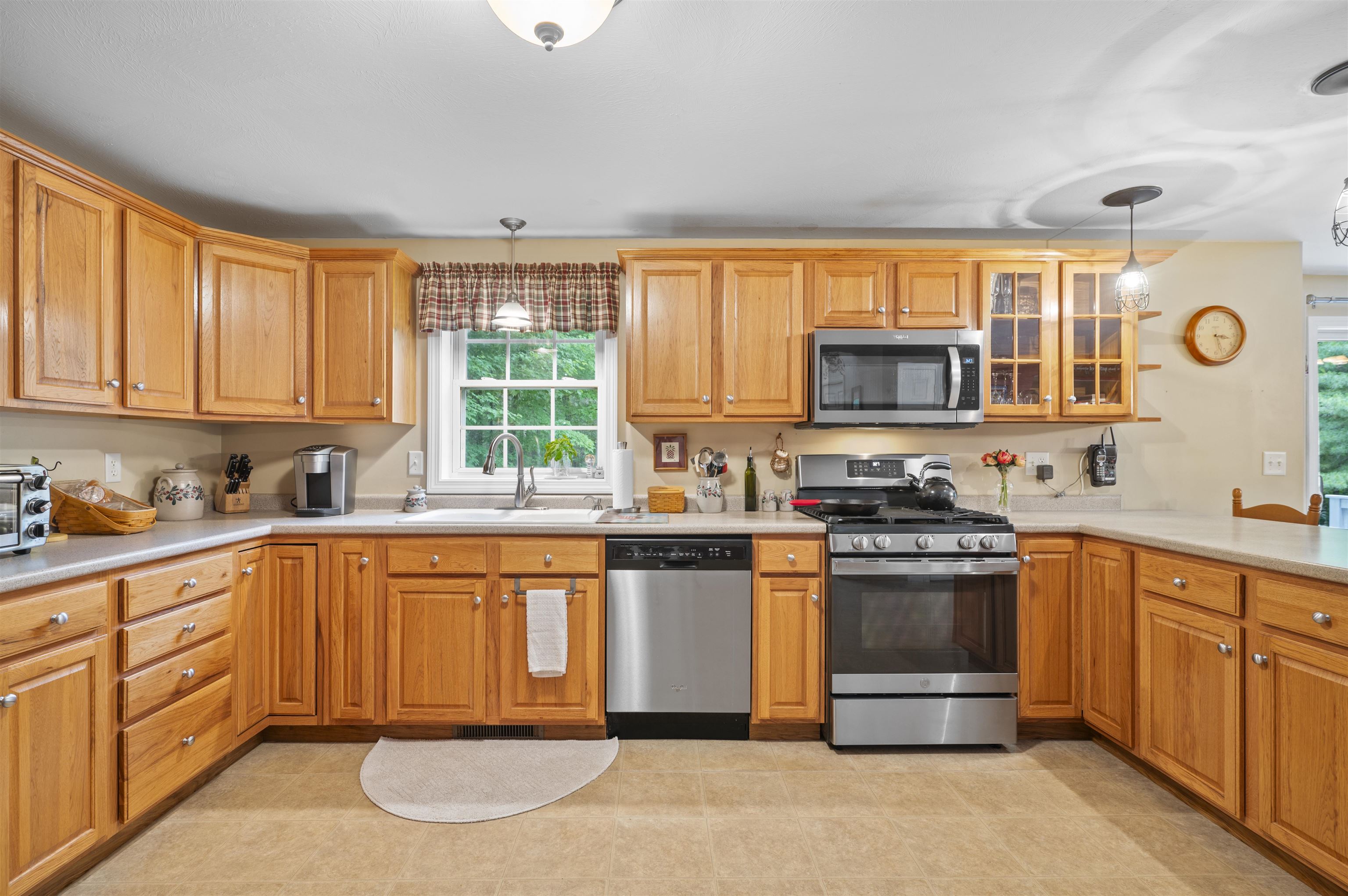25 Melba Dr, Hudson, NH 03051