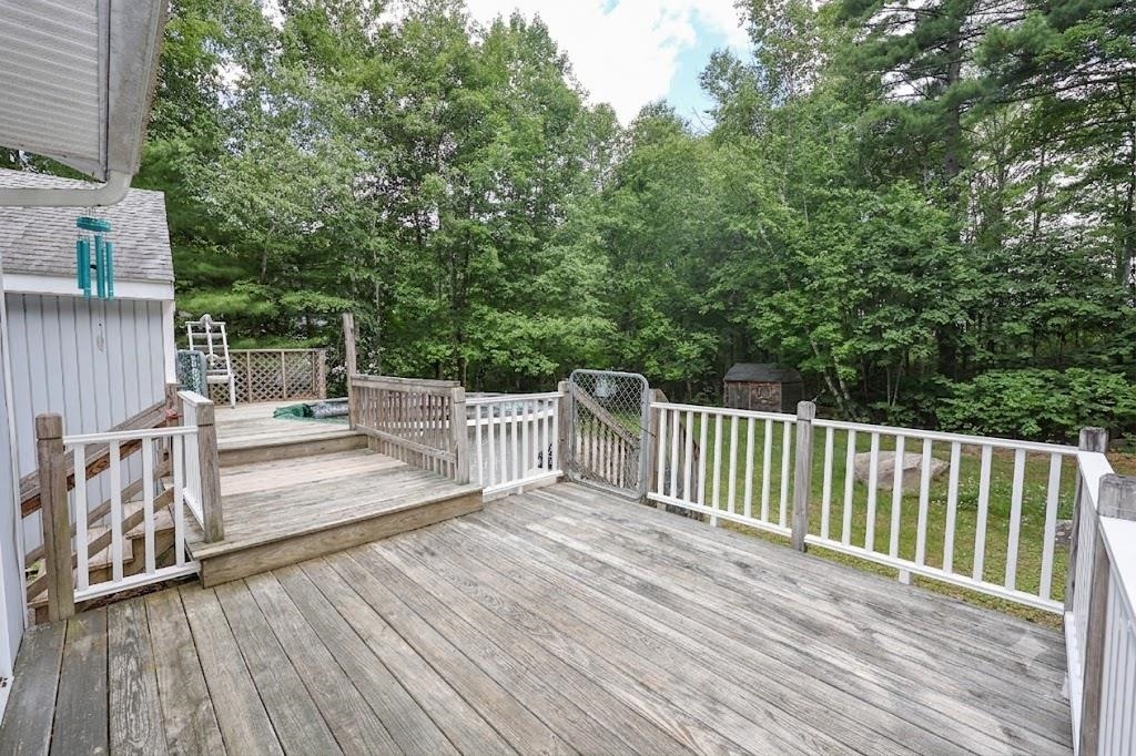 60 Farmer Rd, Hooksett, NH 03016