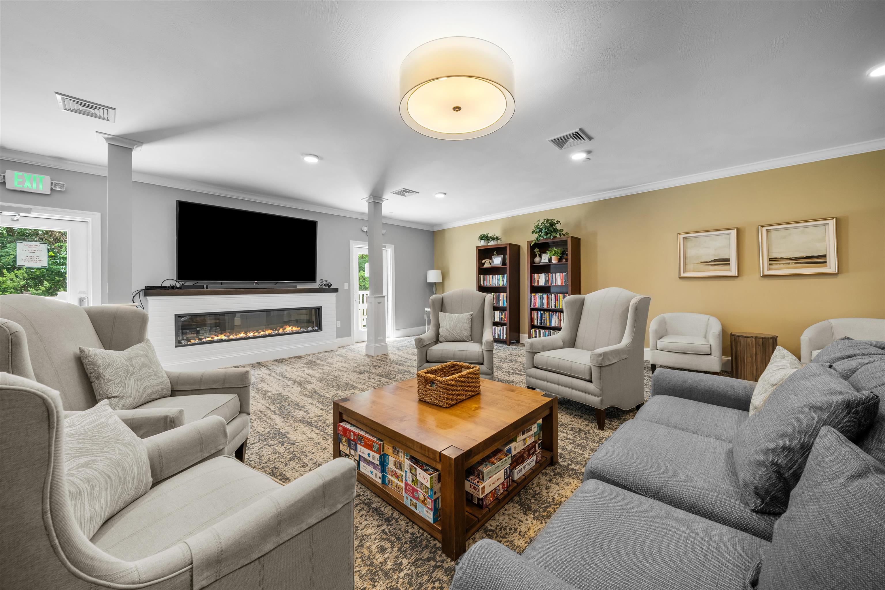 2 Henry David Dr #201, Nashua, NH 03062