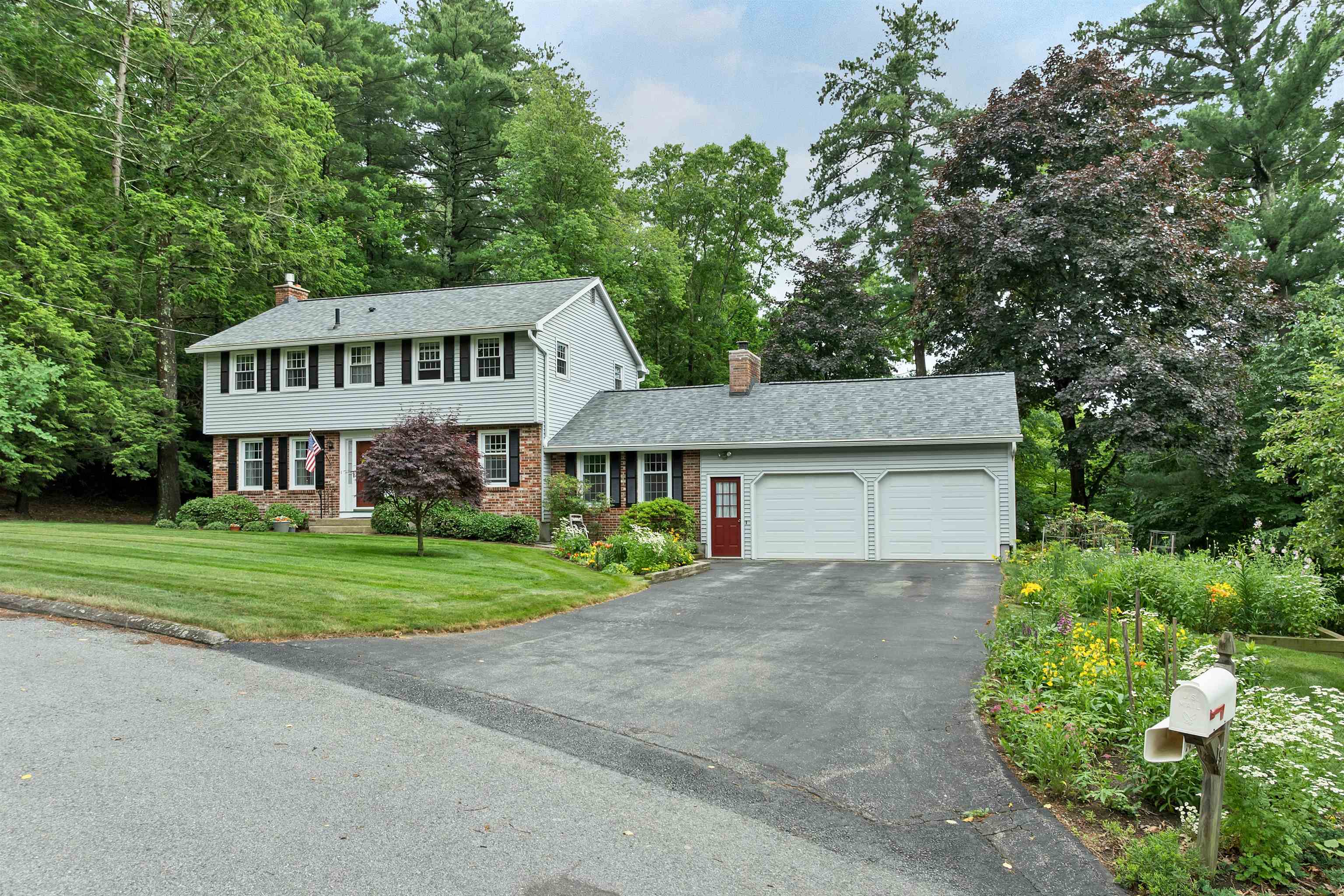 15 Spencer Dr, Nashua, NH 03062