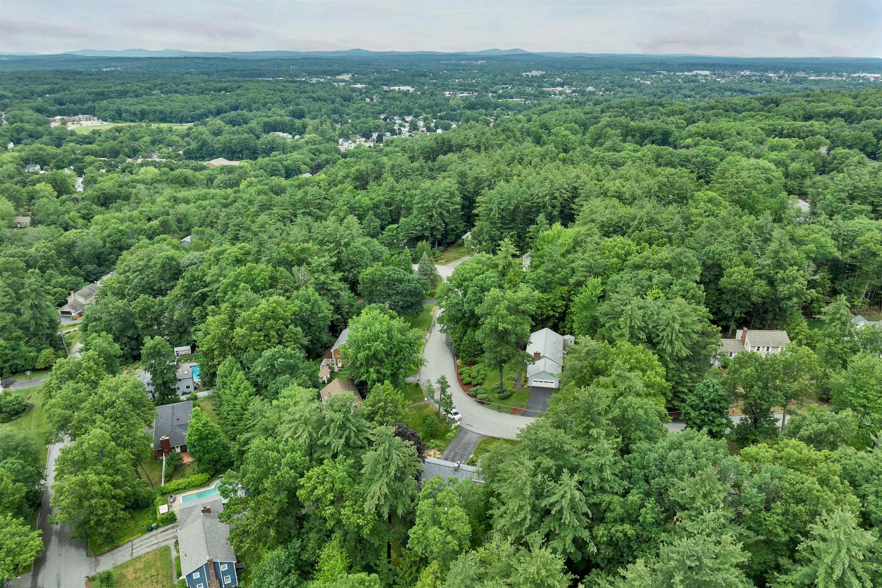 15 Spencer Dr, Nashua, NH 03062