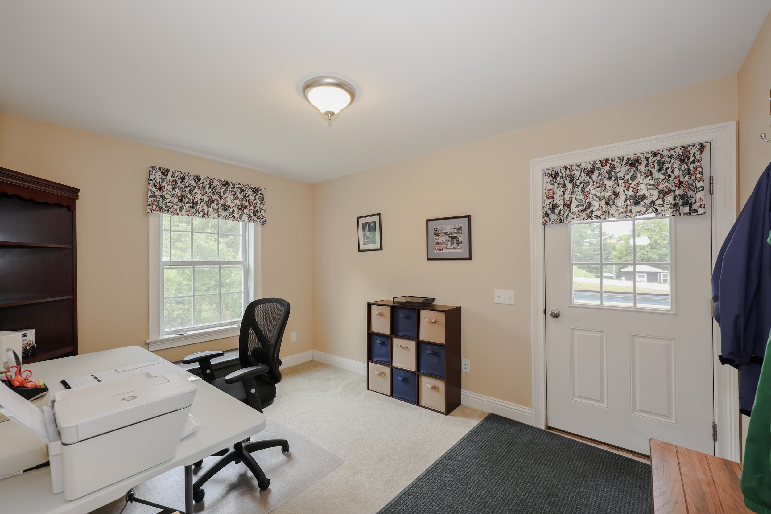 41 Farmwood Dr, Nashua, NH 03062