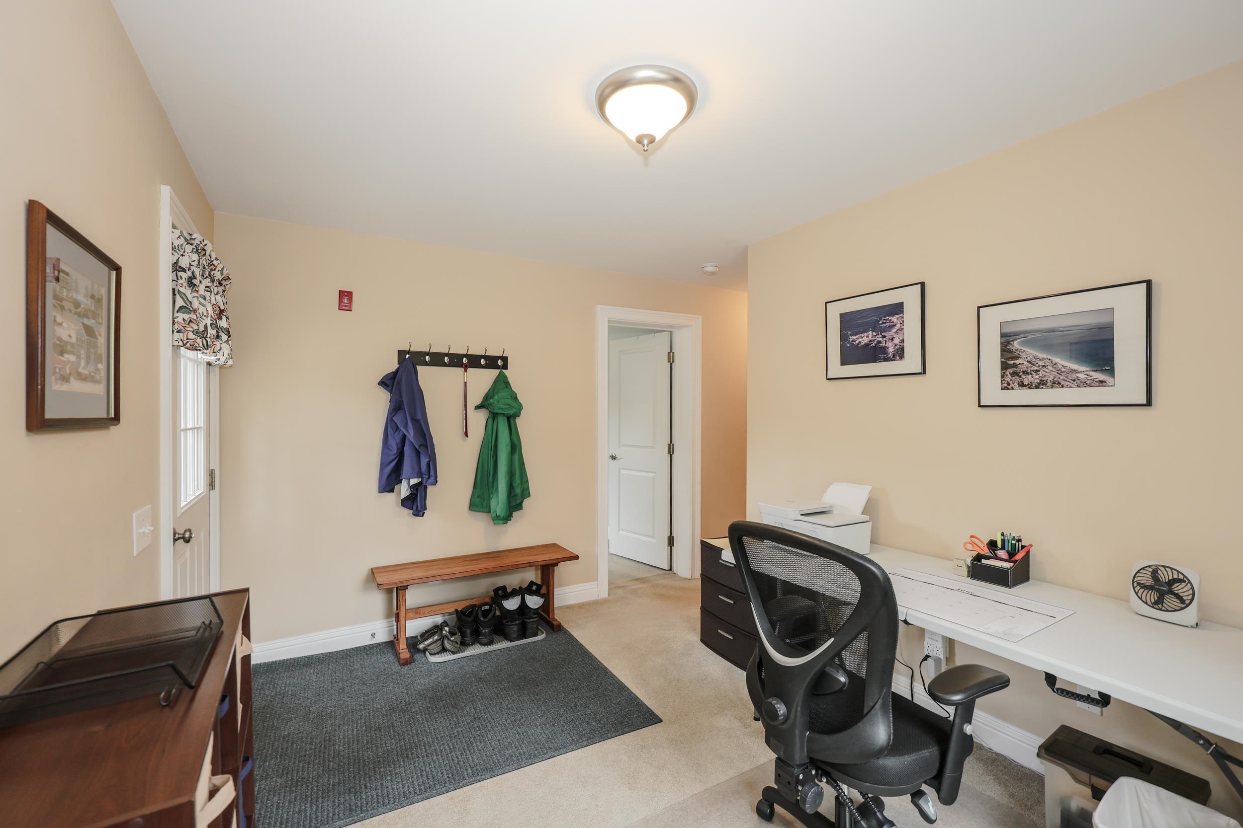 41 Farmwood Dr, Nashua, NH 03062