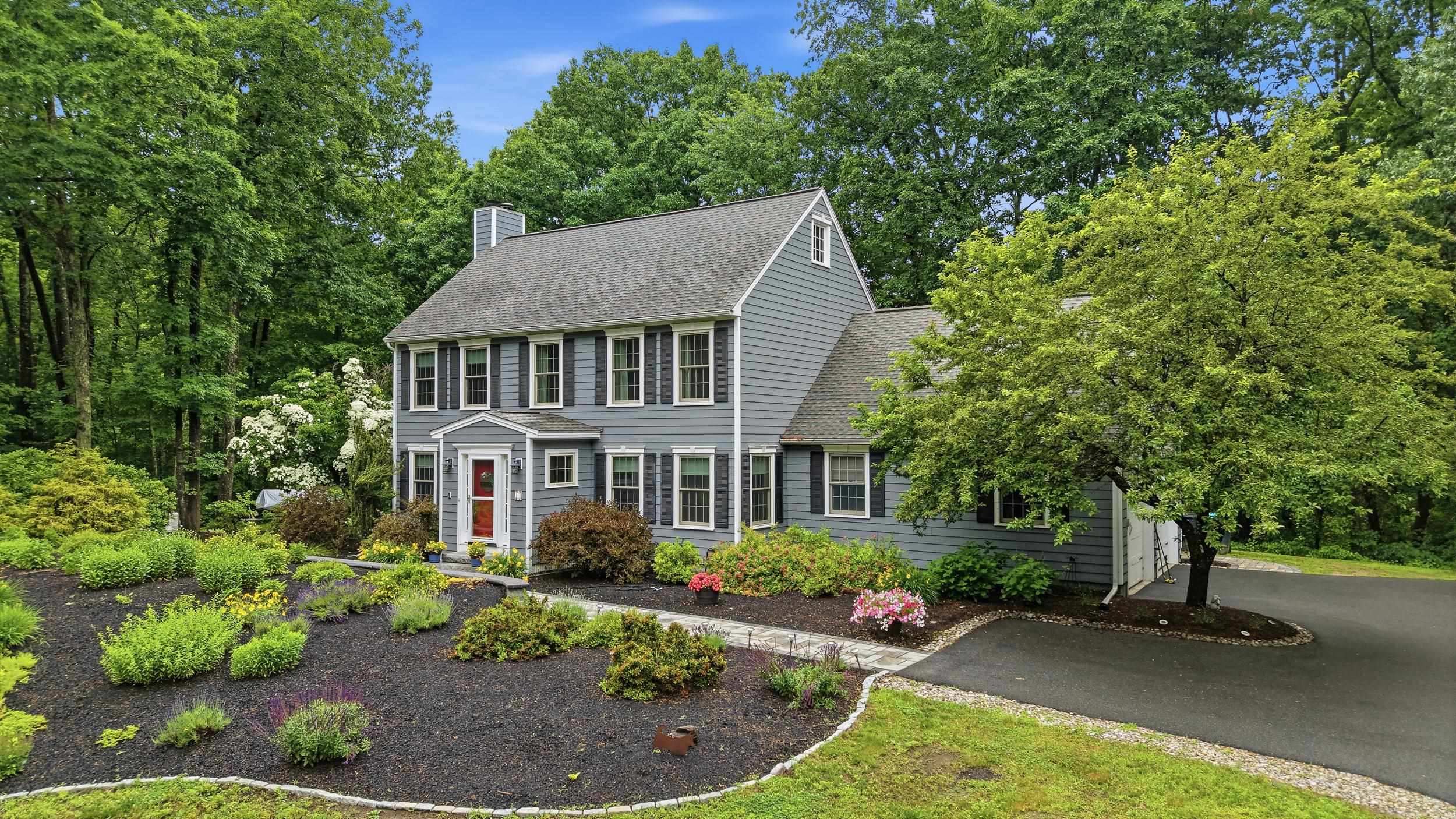 11 Montgomery Farm Rd, Derry, NH 03038