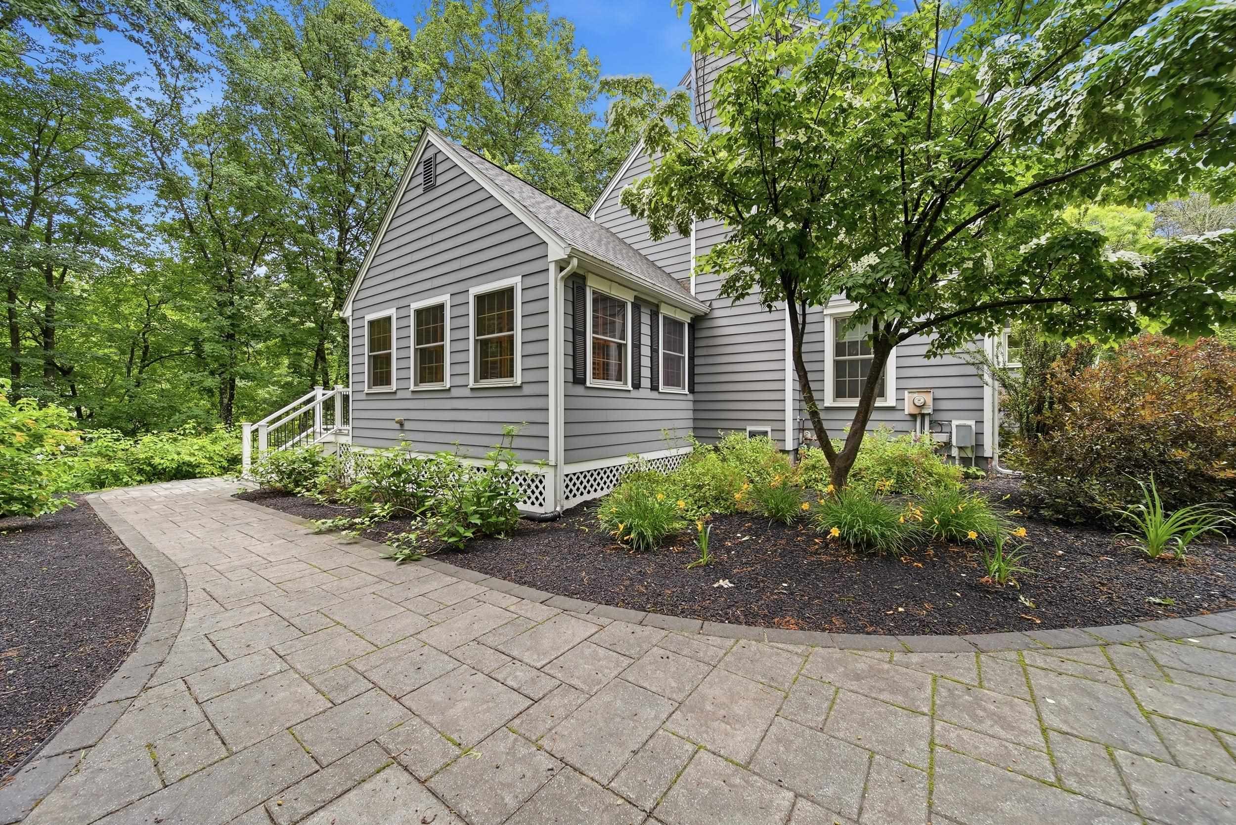 11 Montgomery Farm Rd, Derry, NH 03038