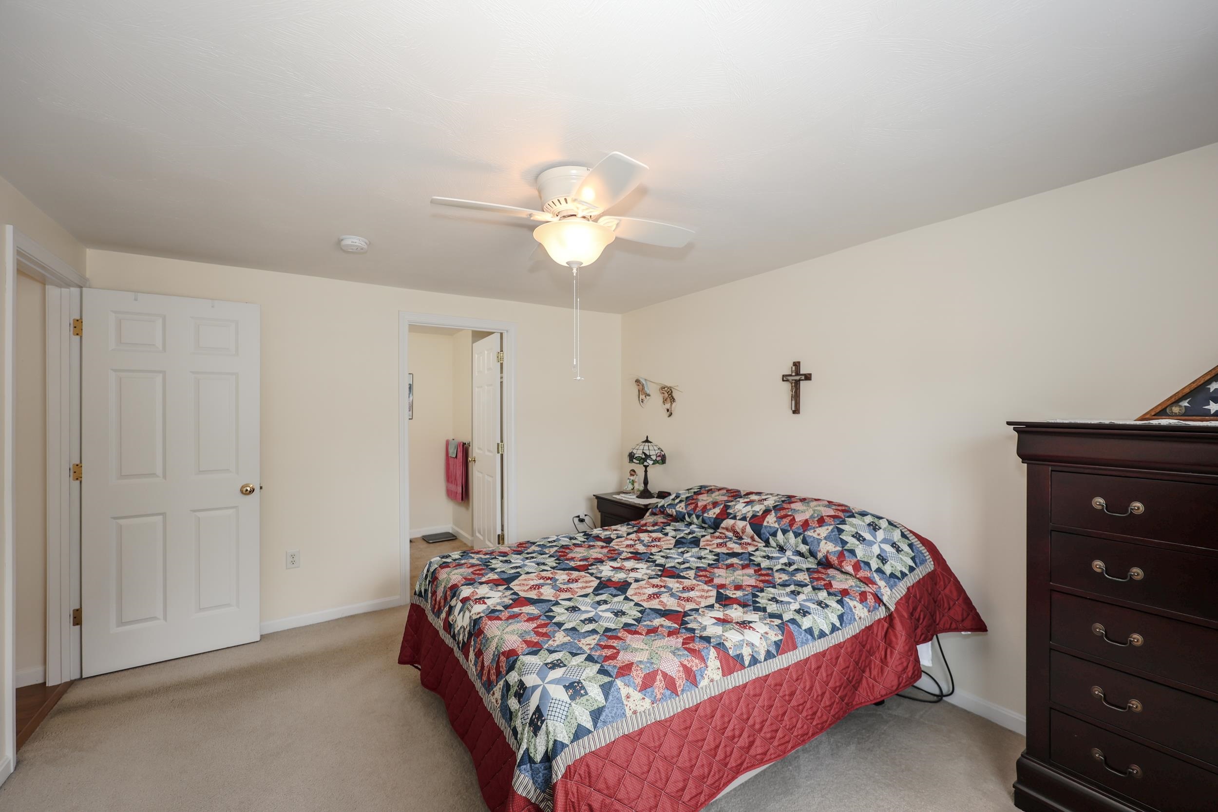 8 Cedar St #8, Hooksett, NH 03106