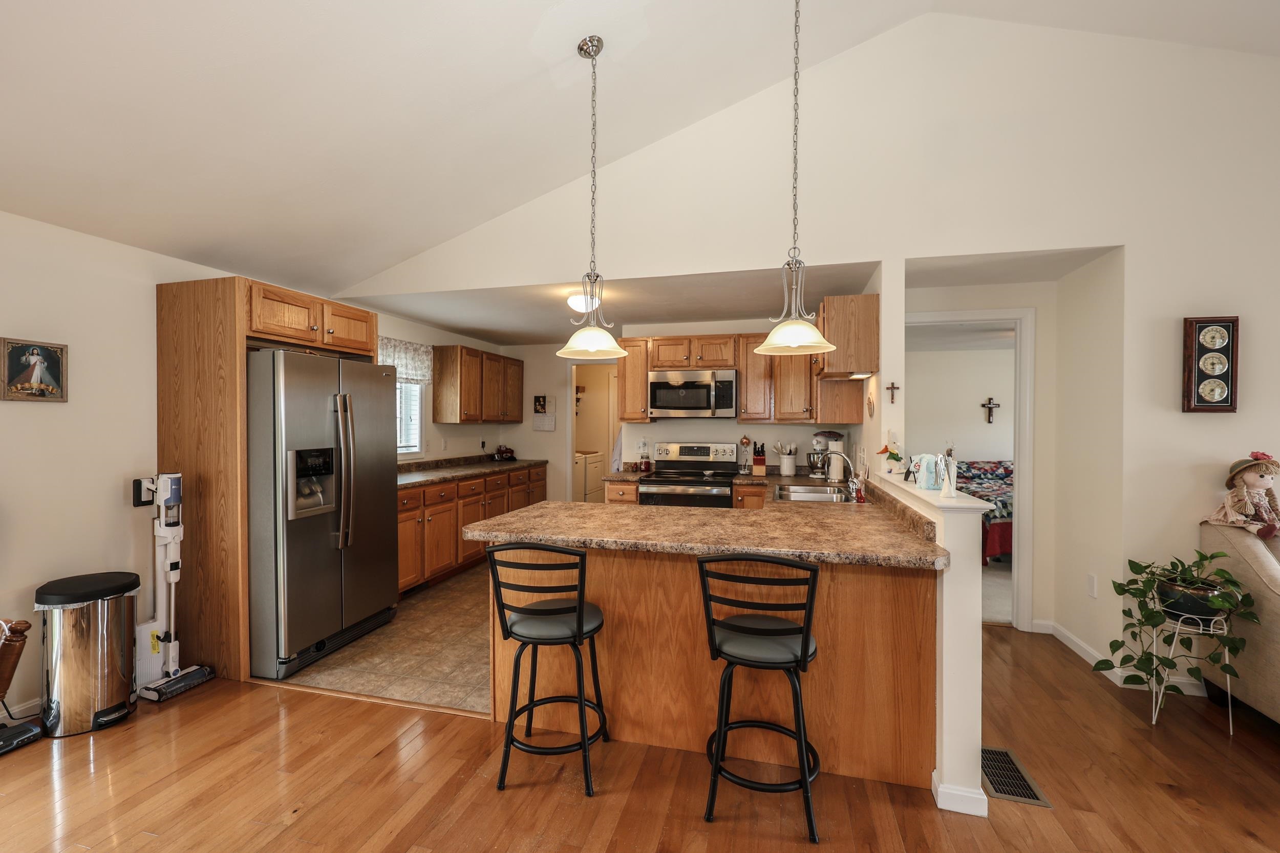 8 Cedar St #8, Hooksett, NH 03106