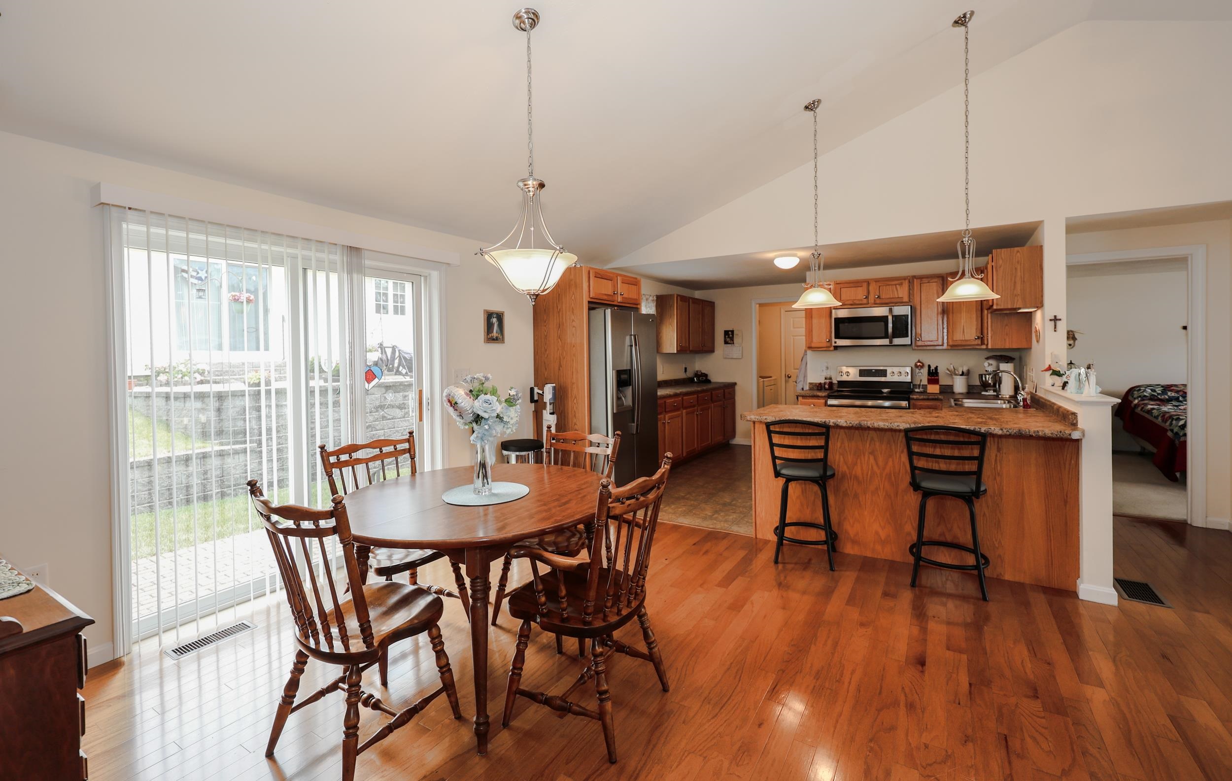 8 Cedar St #8, Hooksett, NH 03106