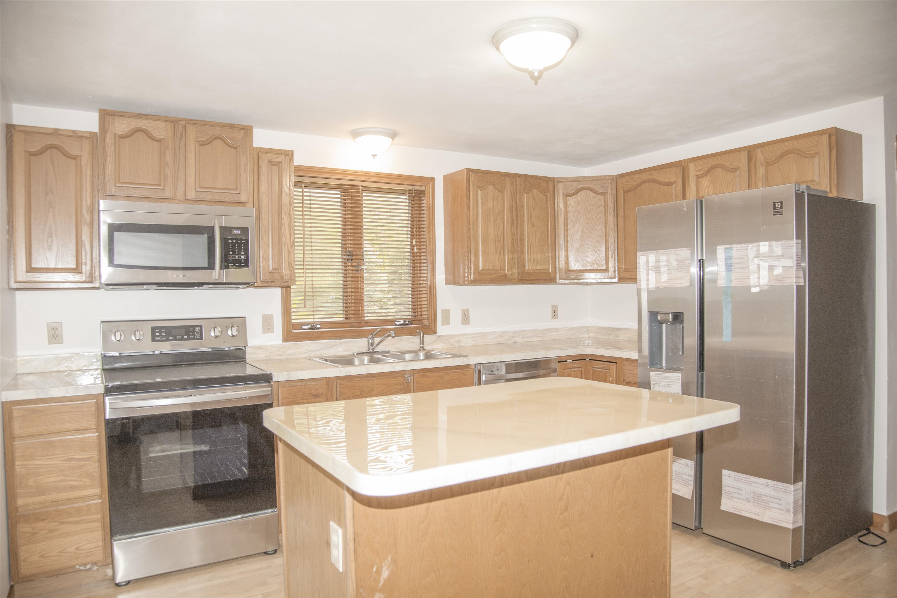 4 Bingham Cir, Sandown, NH 03873