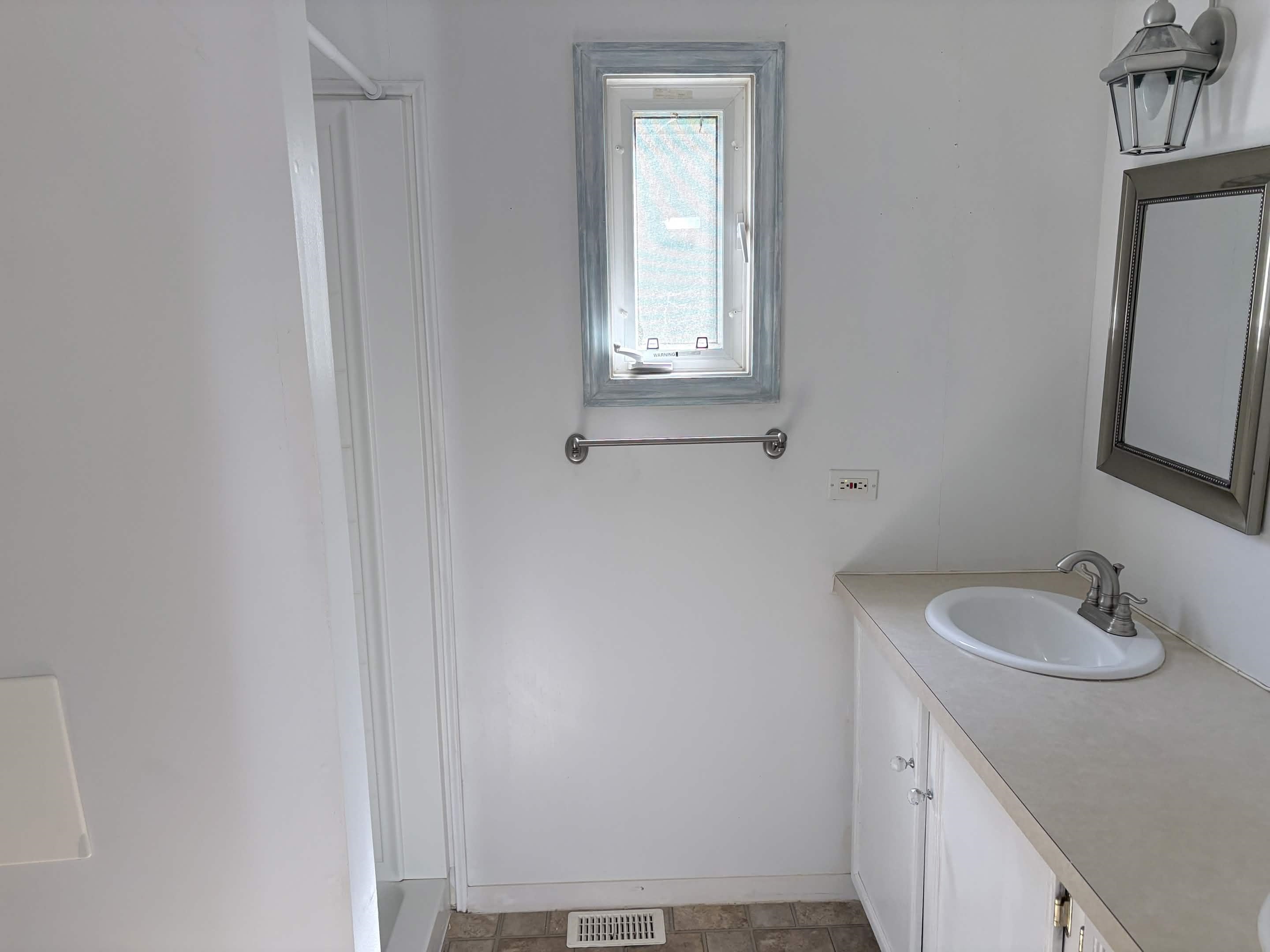 1 Oak Ct, Seabrook, NH 03874