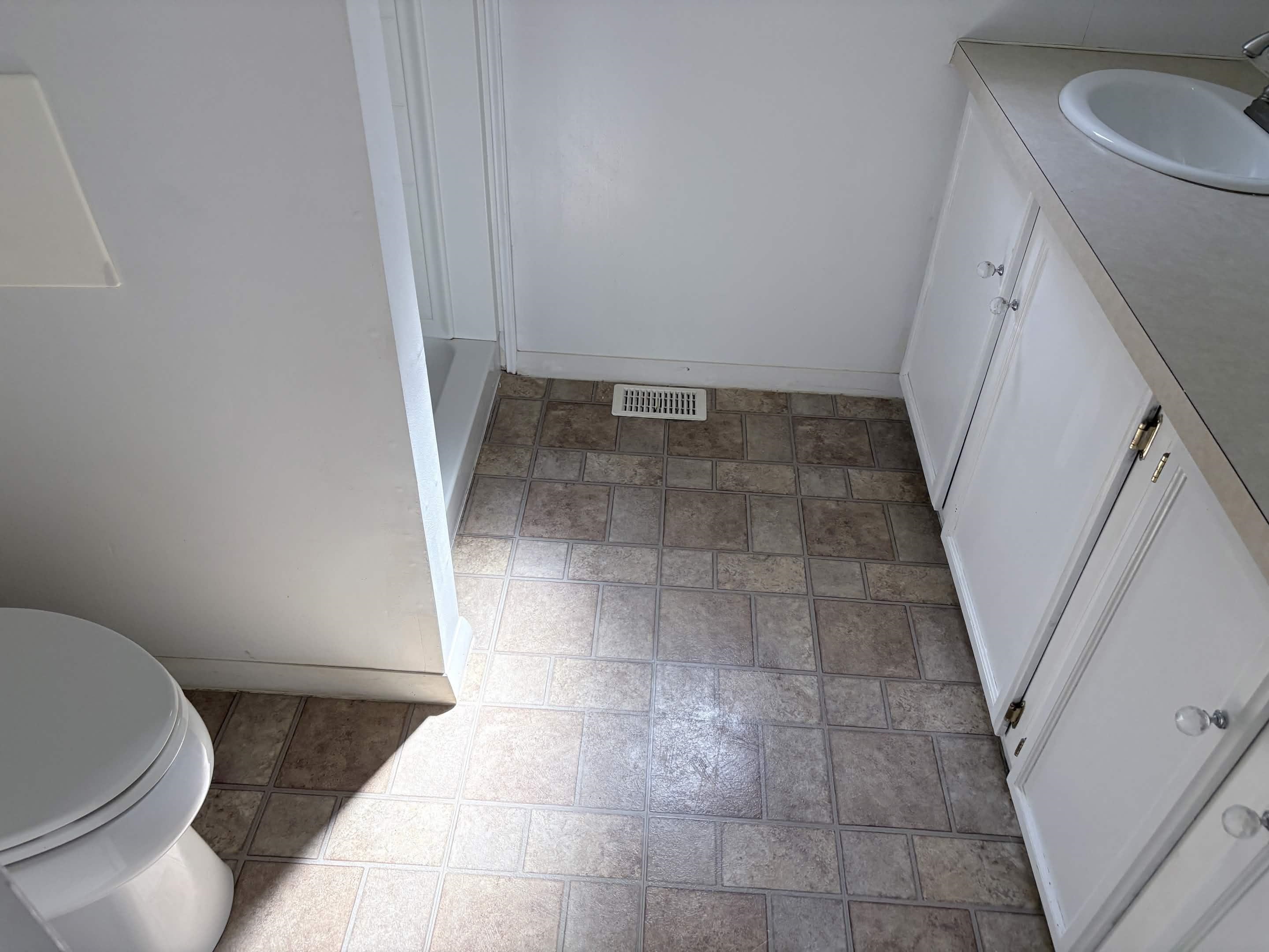 1 Oak Ct, Seabrook, NH 03874
