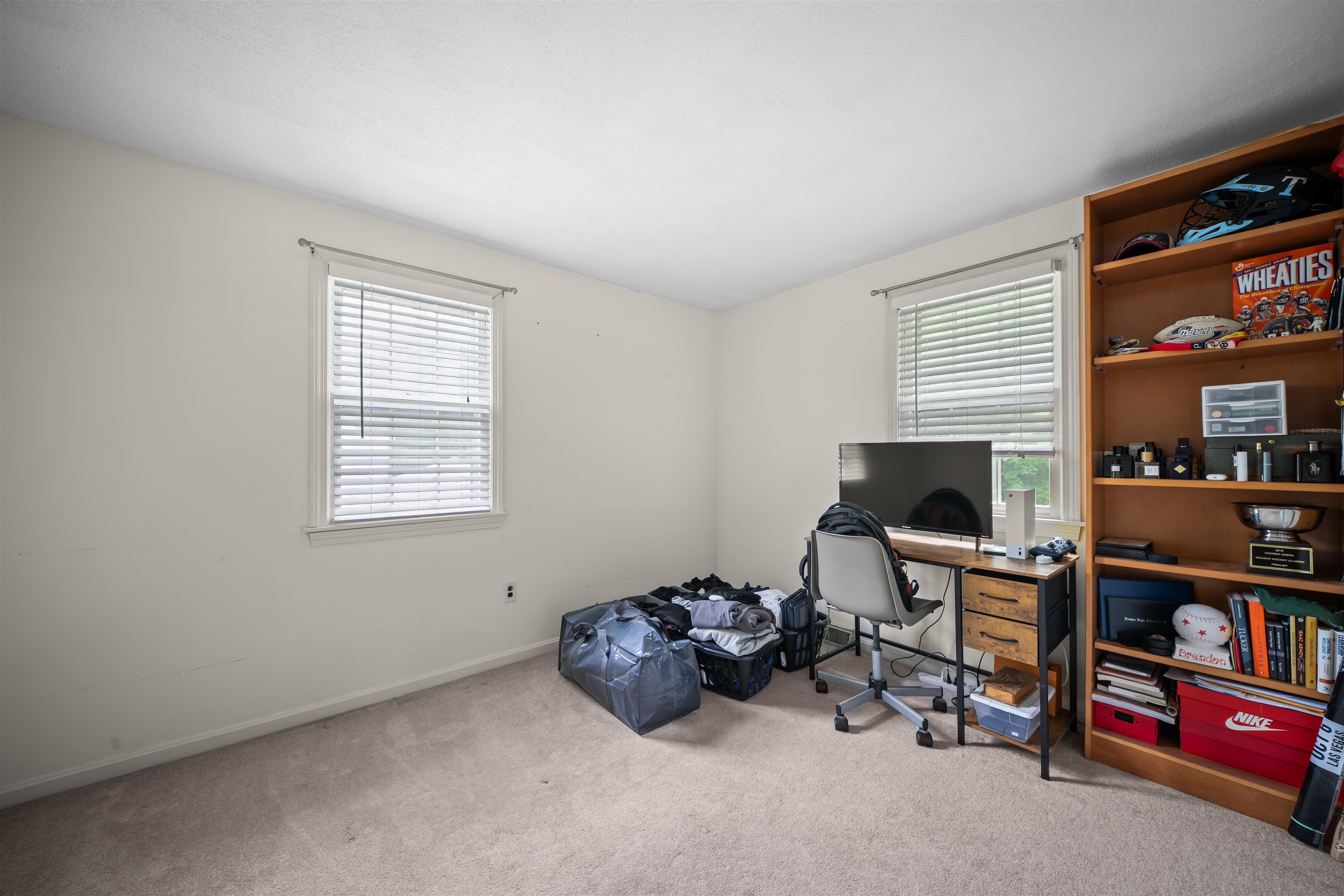 19 Baymeadow Dr, Nashua, NH 03063