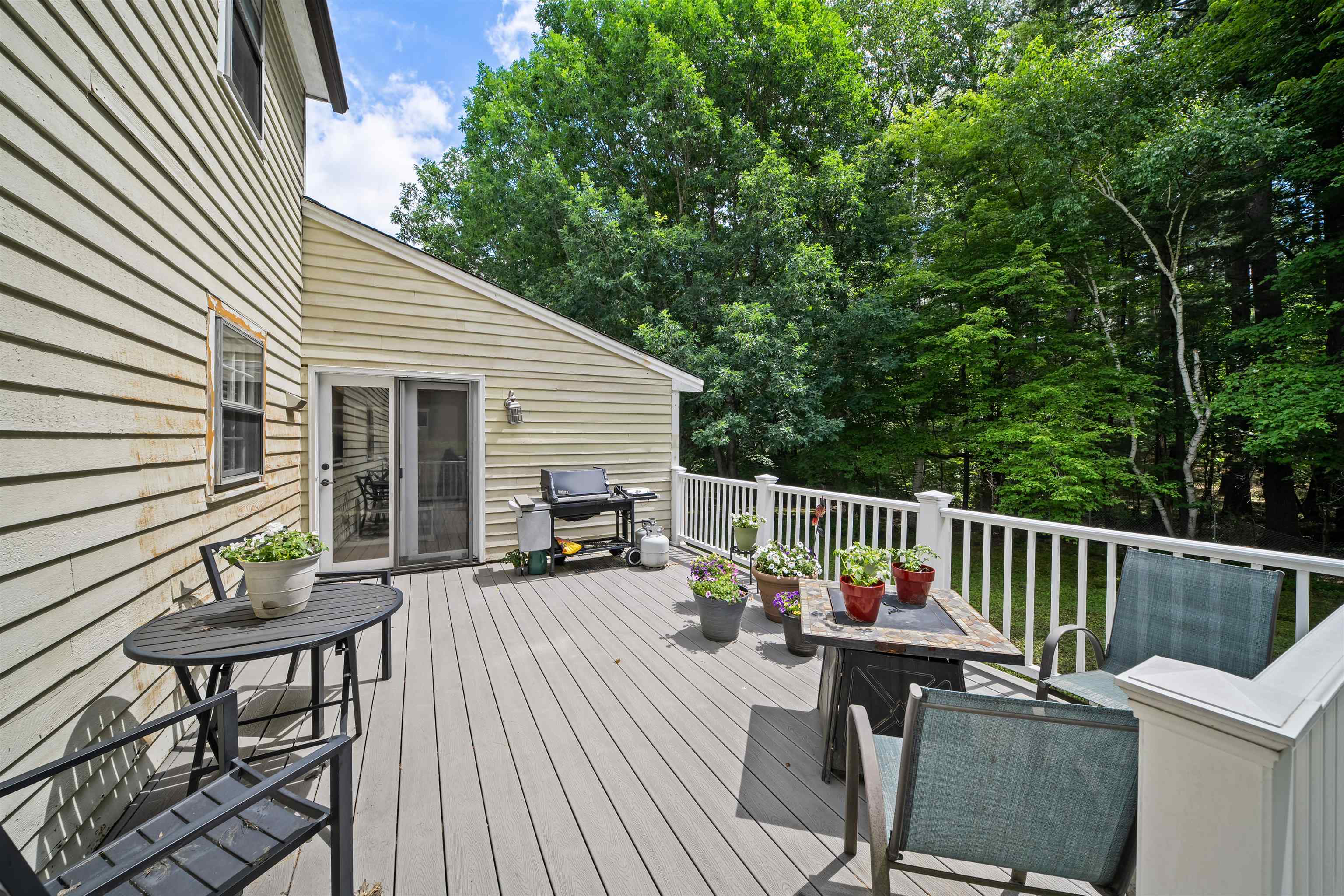 19 Baymeadow Dr, Nashua, NH 03063